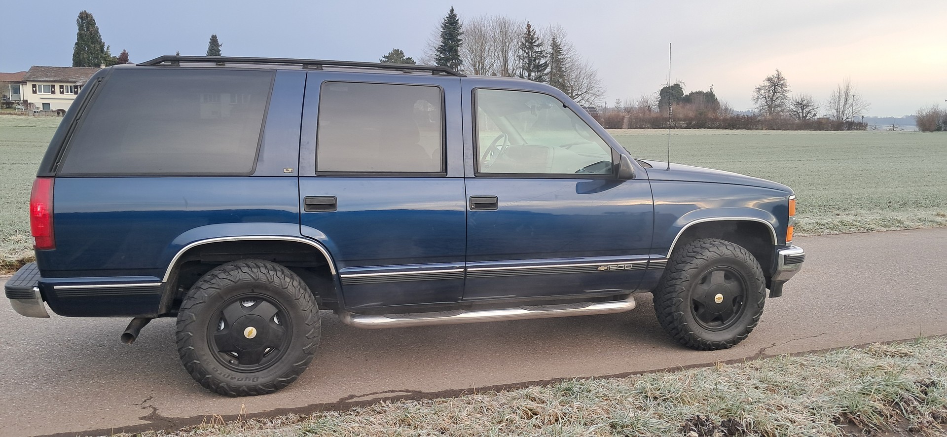 CHEVROLET TAHOE-image-3