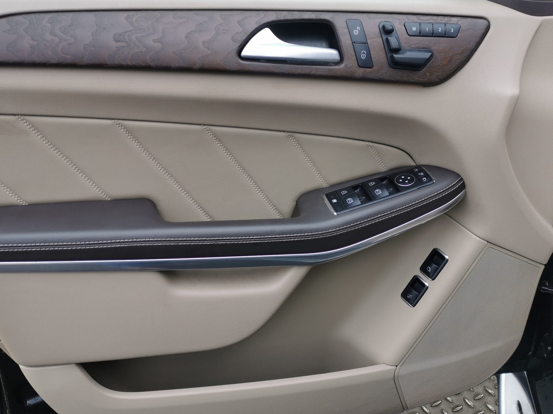 MERCEDES-BENZ GL 500 4Matic 7G-Tronic-image-12