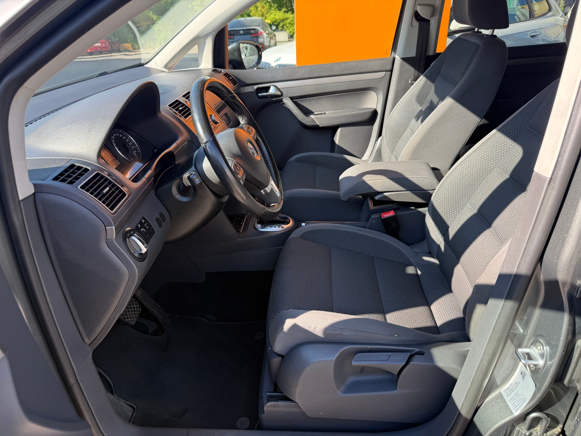 VW Touran 2.0 TDI Comfortline DSG-image-4
