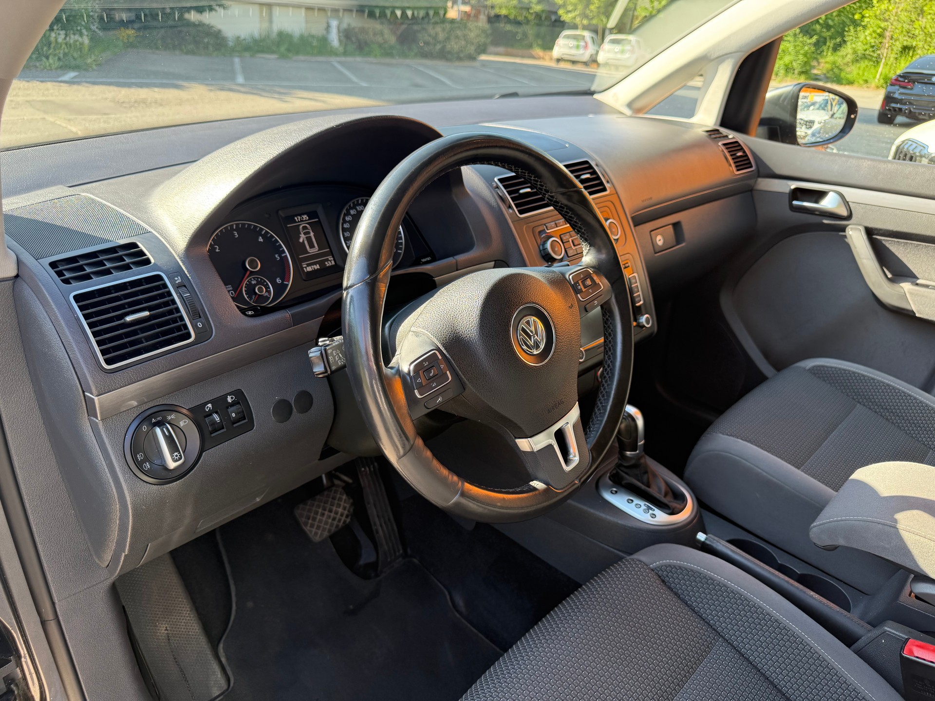 VW Touran 2.0 TDI Comfortline DSG-image-5