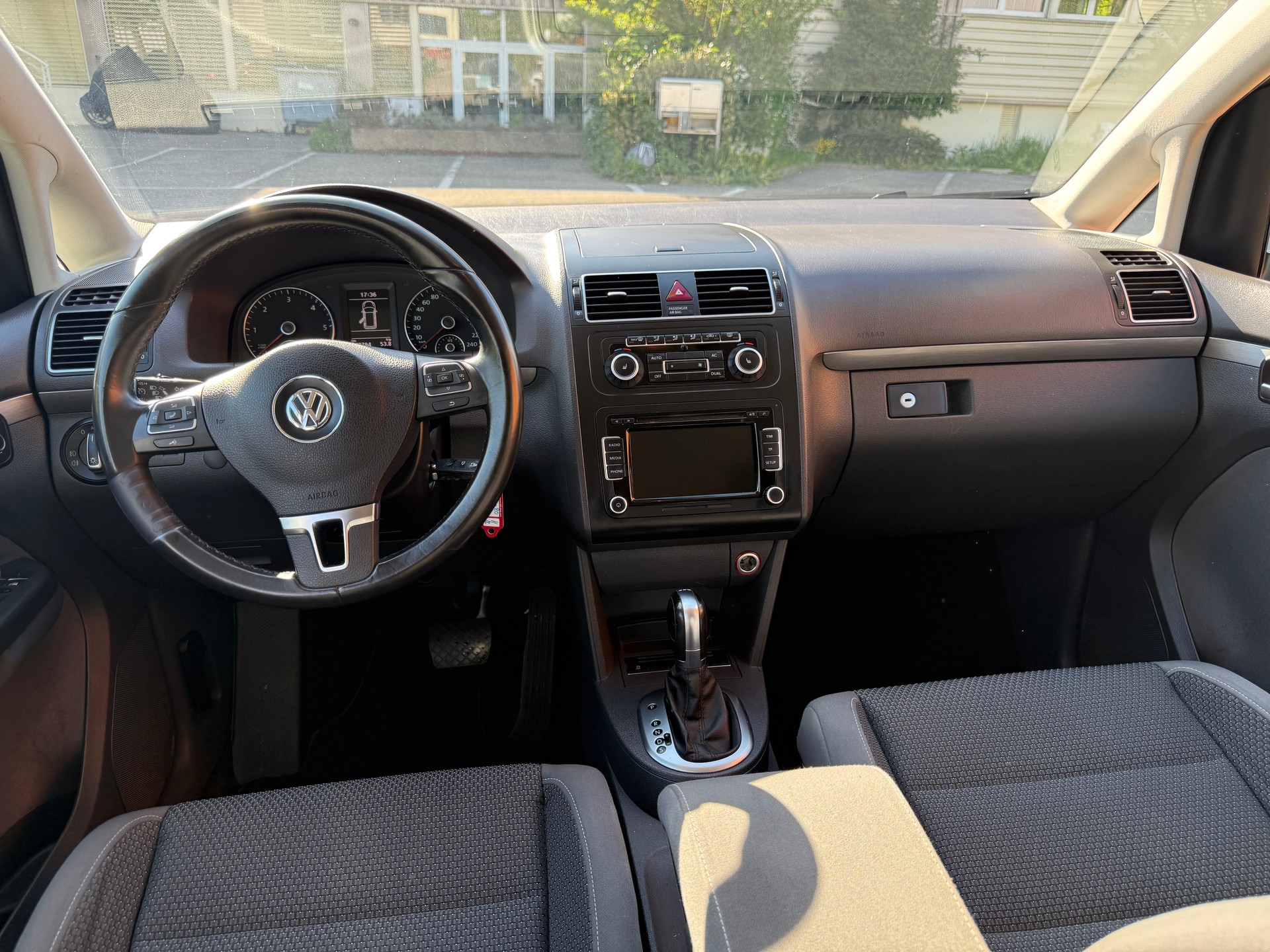 VW Touran 2.0 TDI Comfortline DSG-image-9