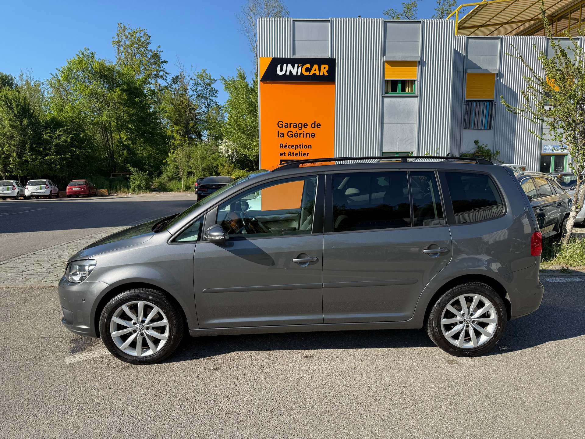 VW Touran 2.0 TDI Comfortline DSG-image-2