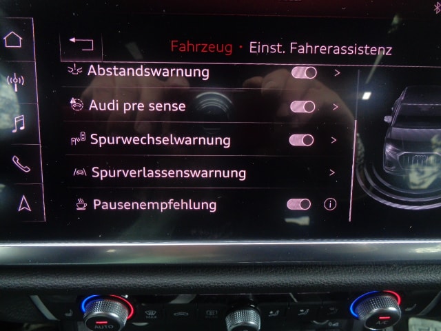 AUDI Q3 45 TFSI S line quattro S-tronic-image-8