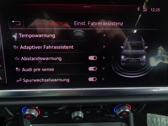 AUDI Q3 45 TFSI S line quattro S-tronic-image-9