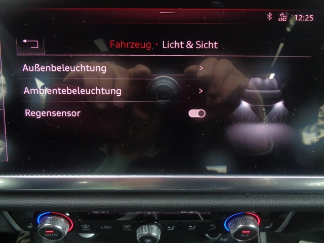 AUDI Q3 45 TFSI S line quattro S-tronic-image-10