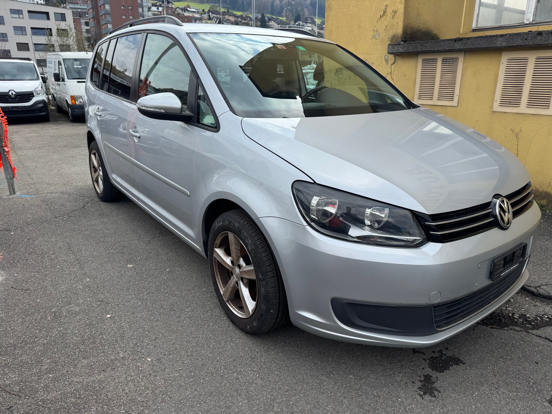 VW TOURAN-image-2