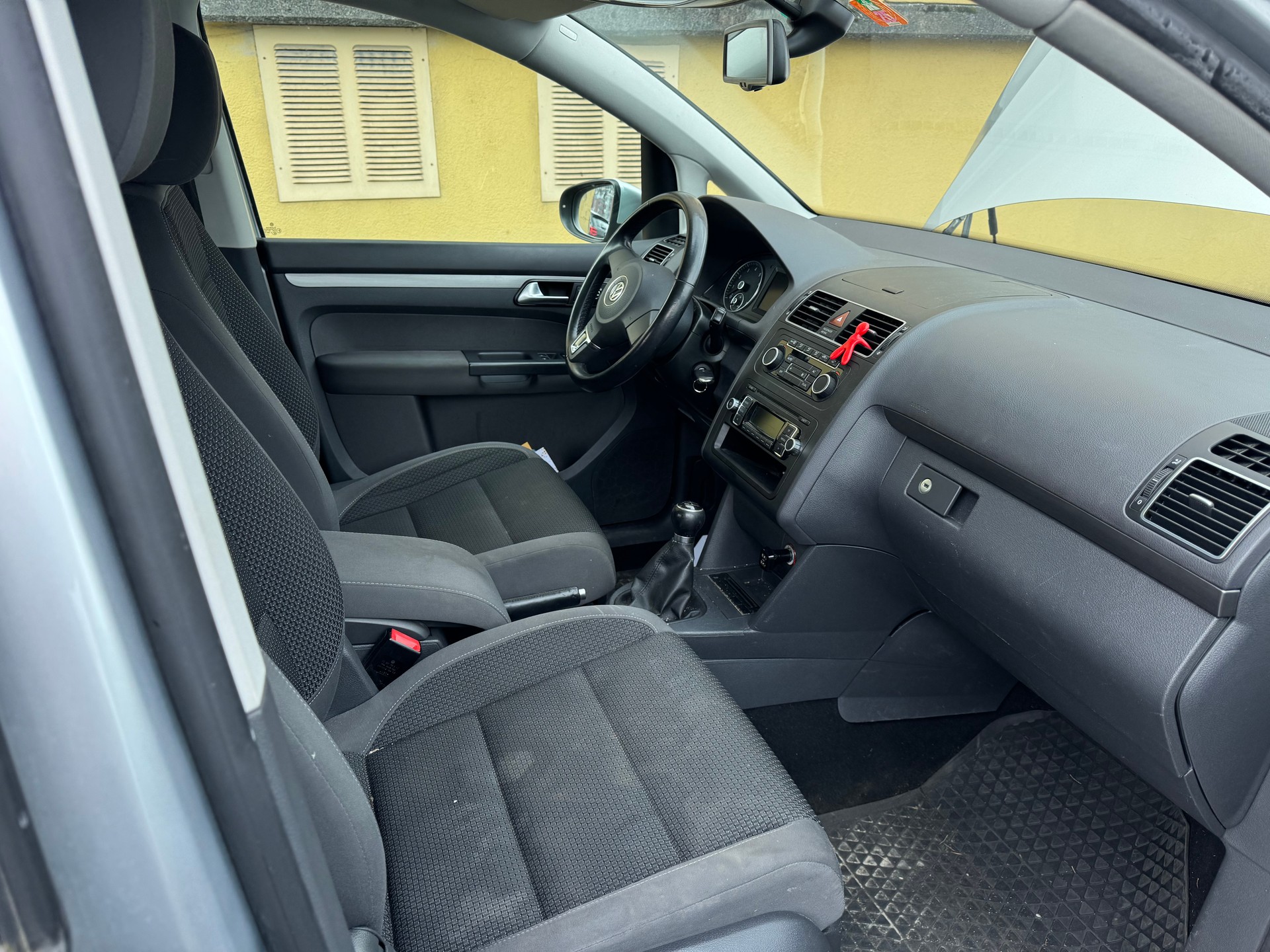 VW TOURAN-image-4