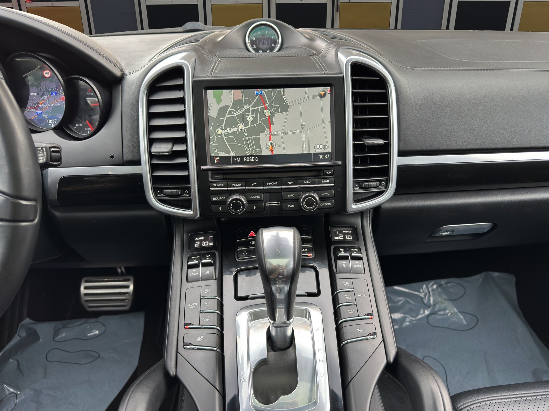 PORSCHE Cayenne S-image-15