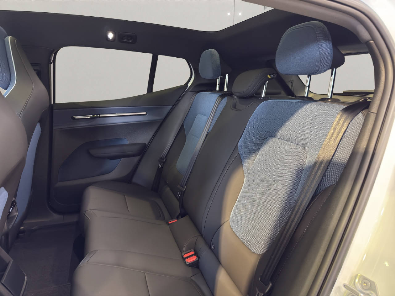 VOLVO EX 30 CC E60 Twin Performance AWD-image-4