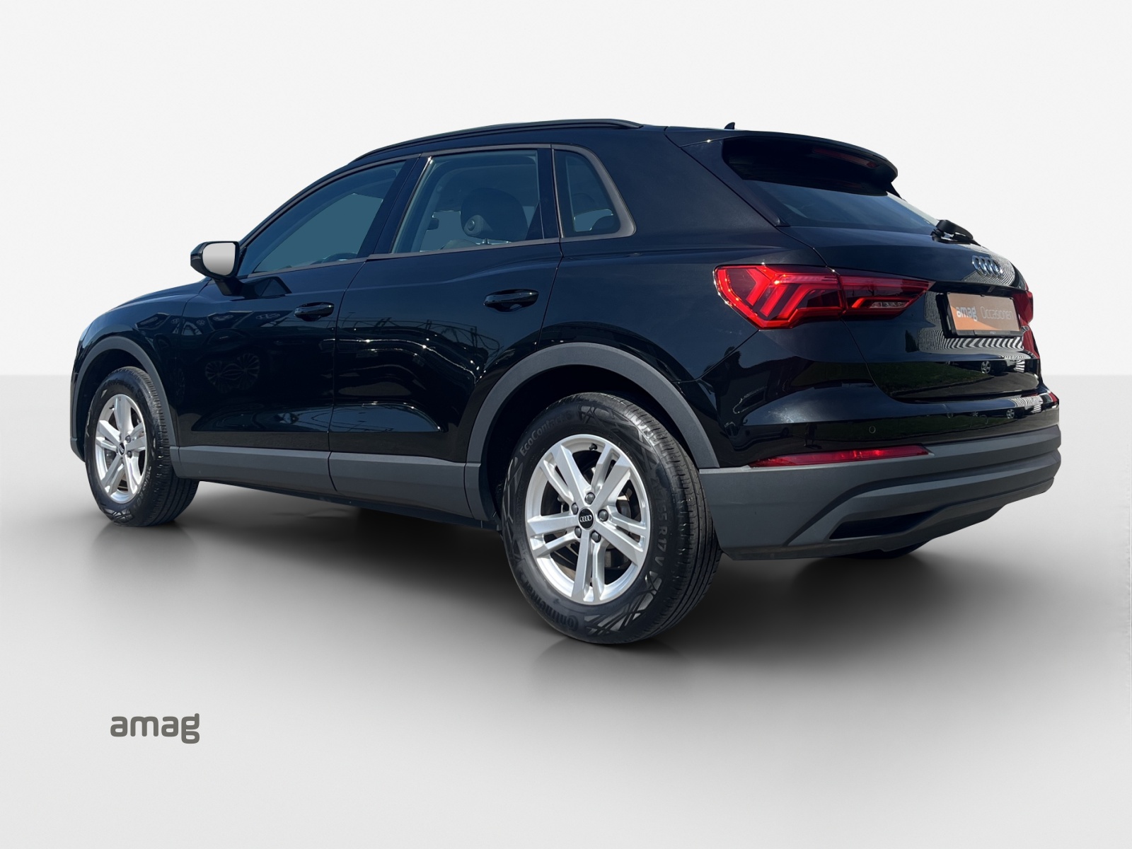 AUDI Q3 35 TFSI Attraction S-tronic-image-2