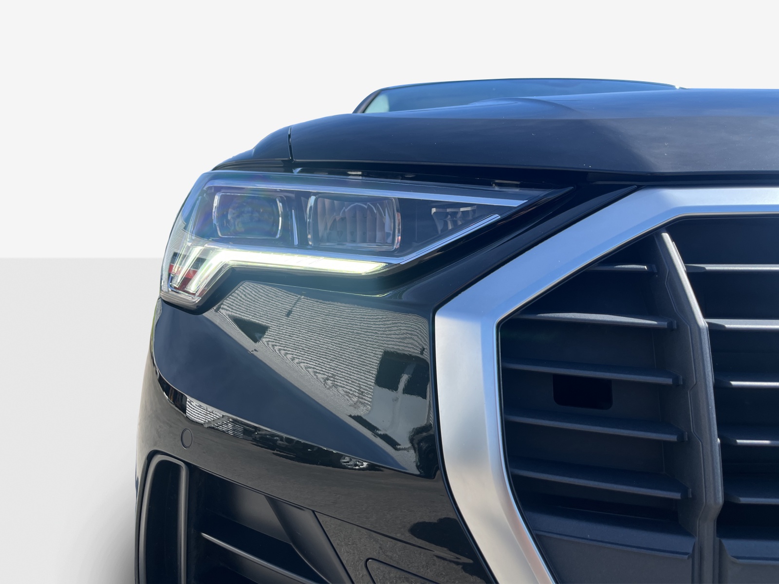 AUDI Q3 35 TFSI Attraction S-tronic-image-13