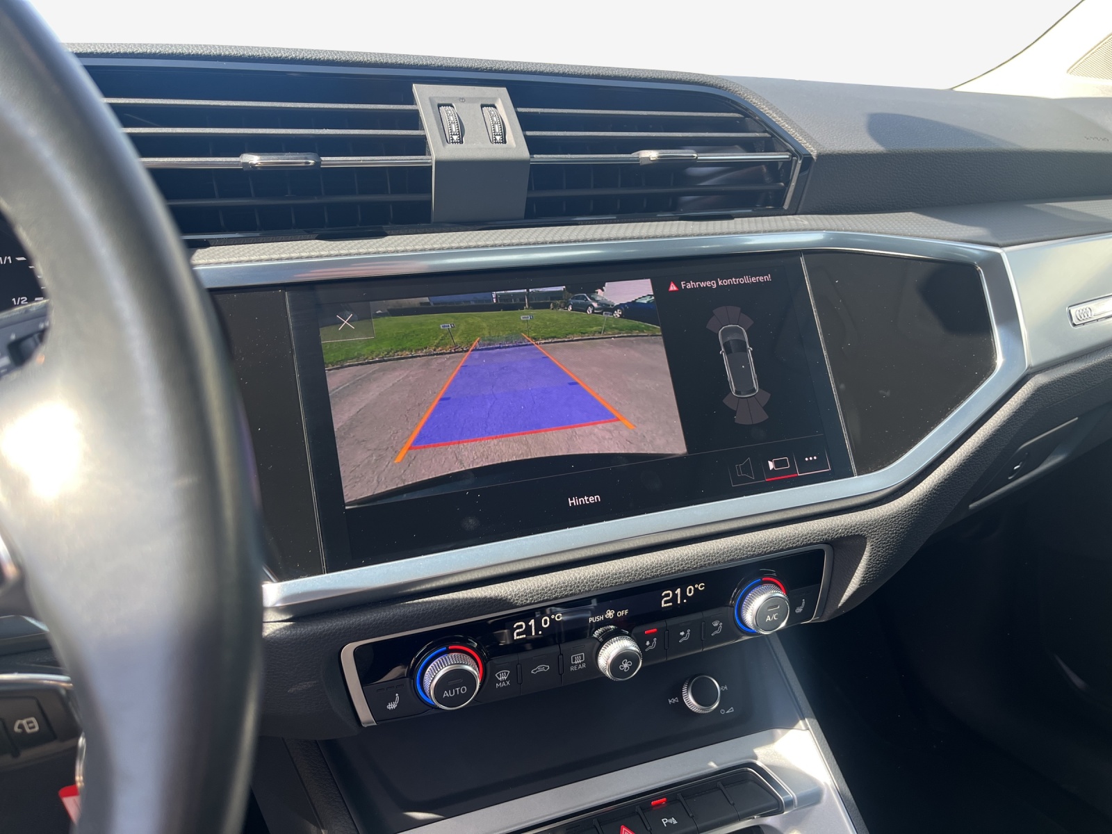AUDI Q3 35 TFSI Attraction S-tronic-image-14