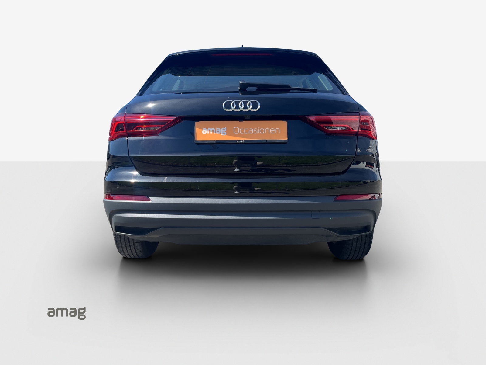 AUDI Q3 35 TFSI Attraction S-tronic-image-3