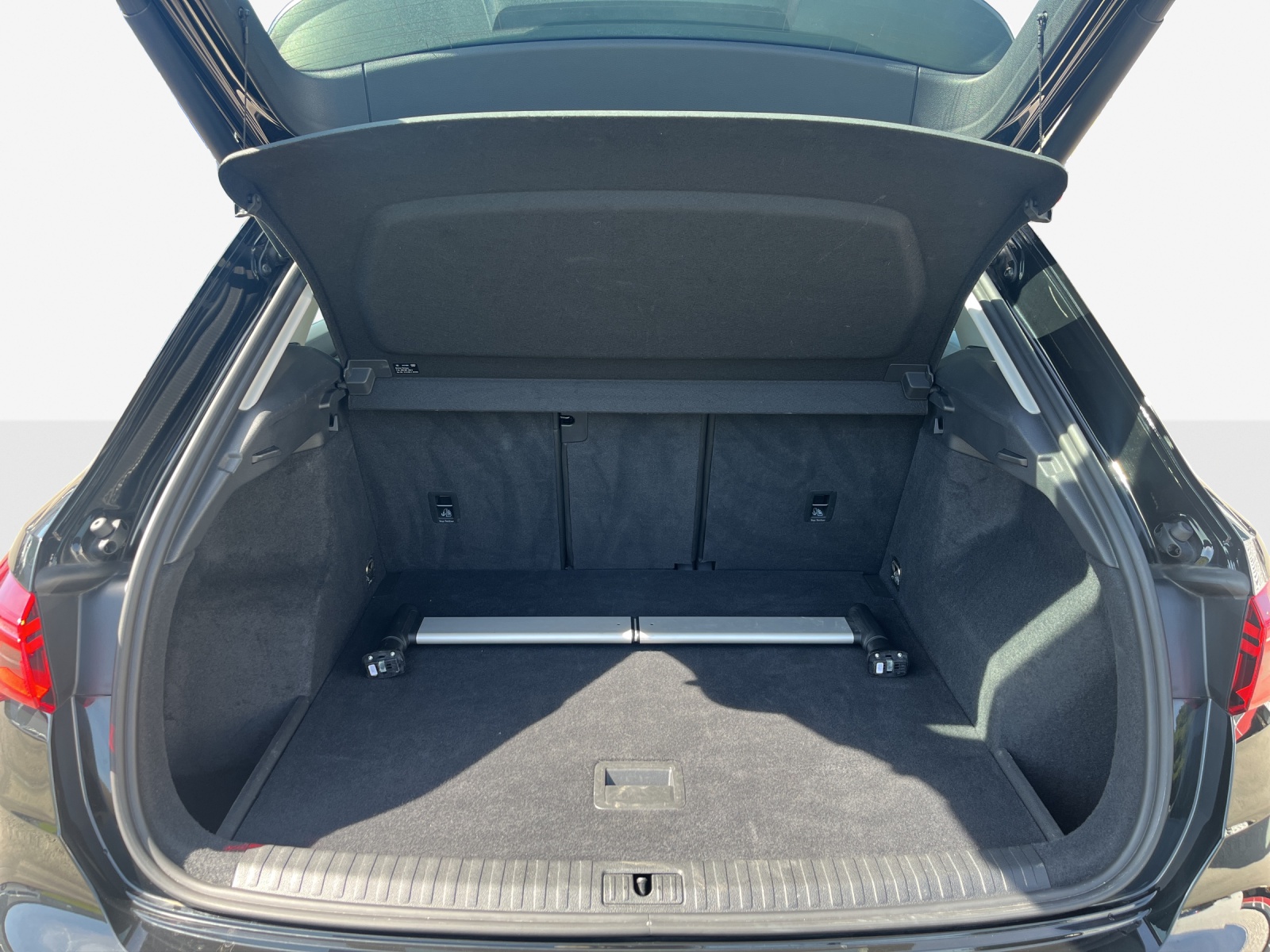 AUDI Q3 35 TFSI Attraction S-tronic-image-12