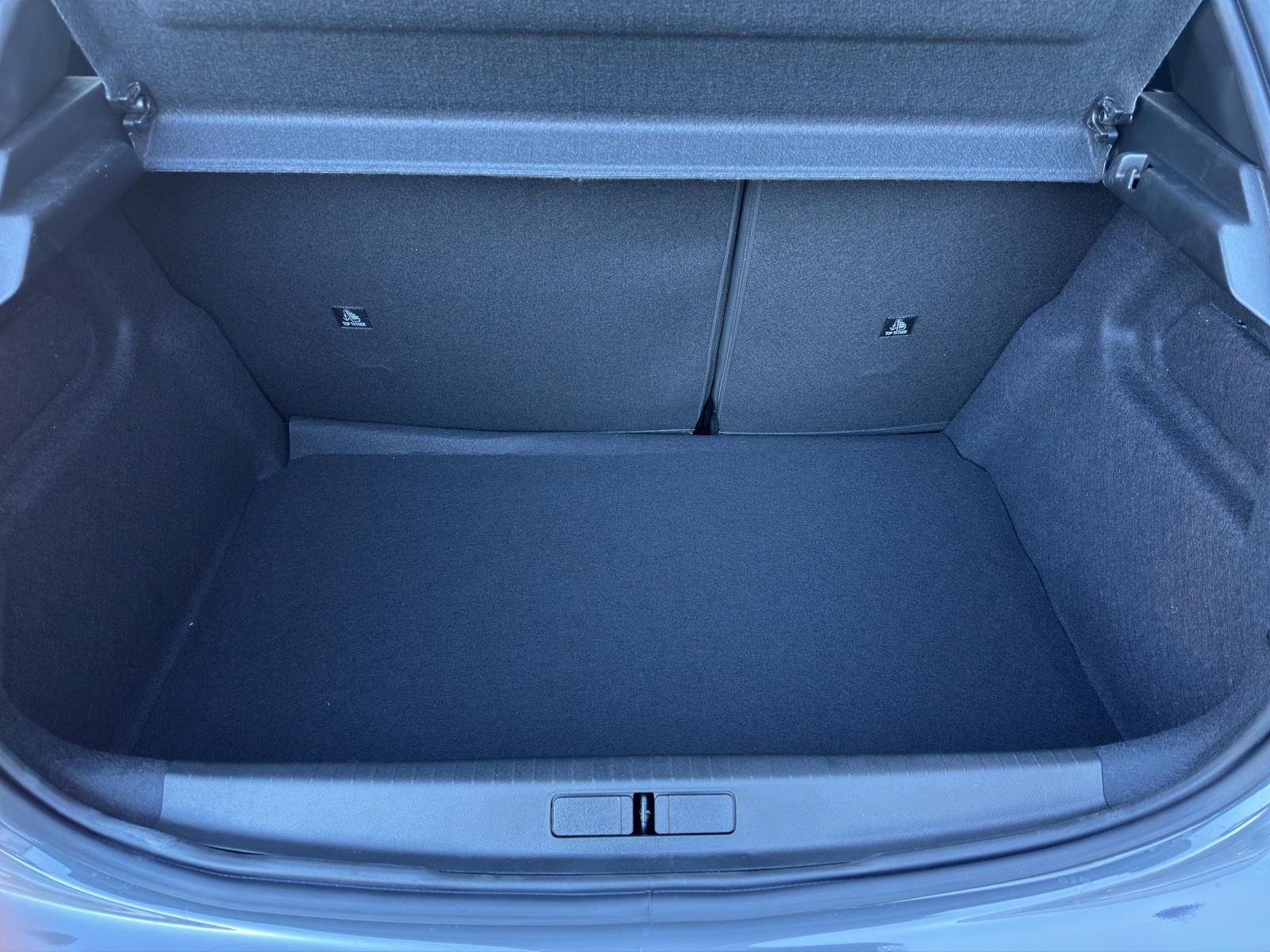 PEUGEOT 208 1.2 Hybrid 145 GT-image-18