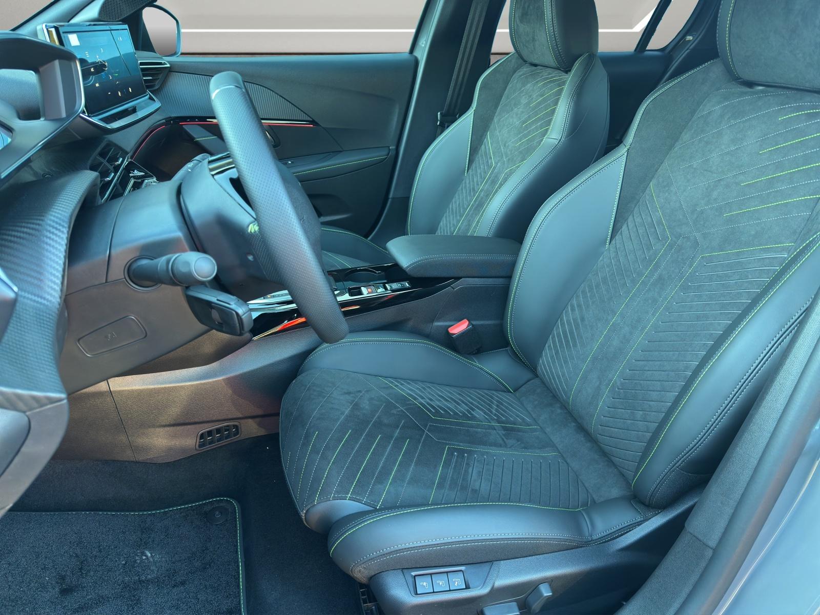 PEUGEOT 208 1.2 Hybrid 145 GT-image-6