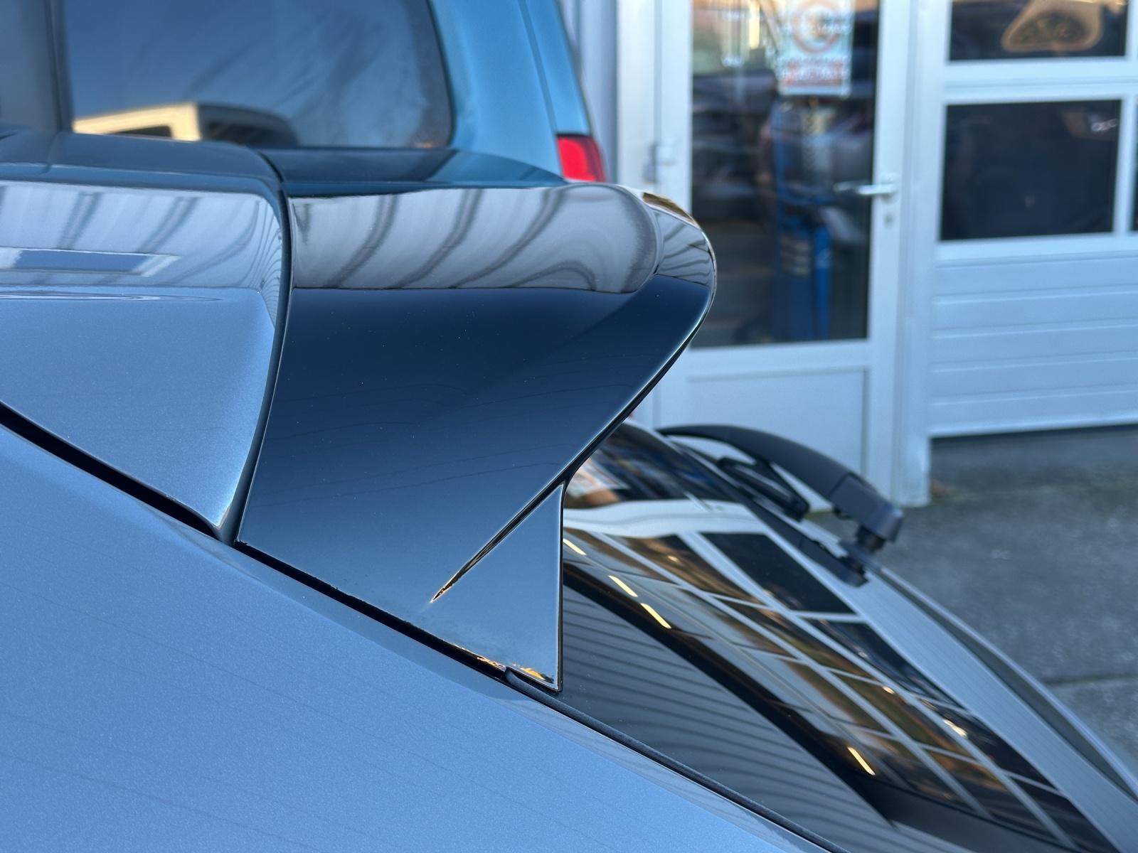 PEUGEOT 208 1.2 Hybrid 145 GT-image-21