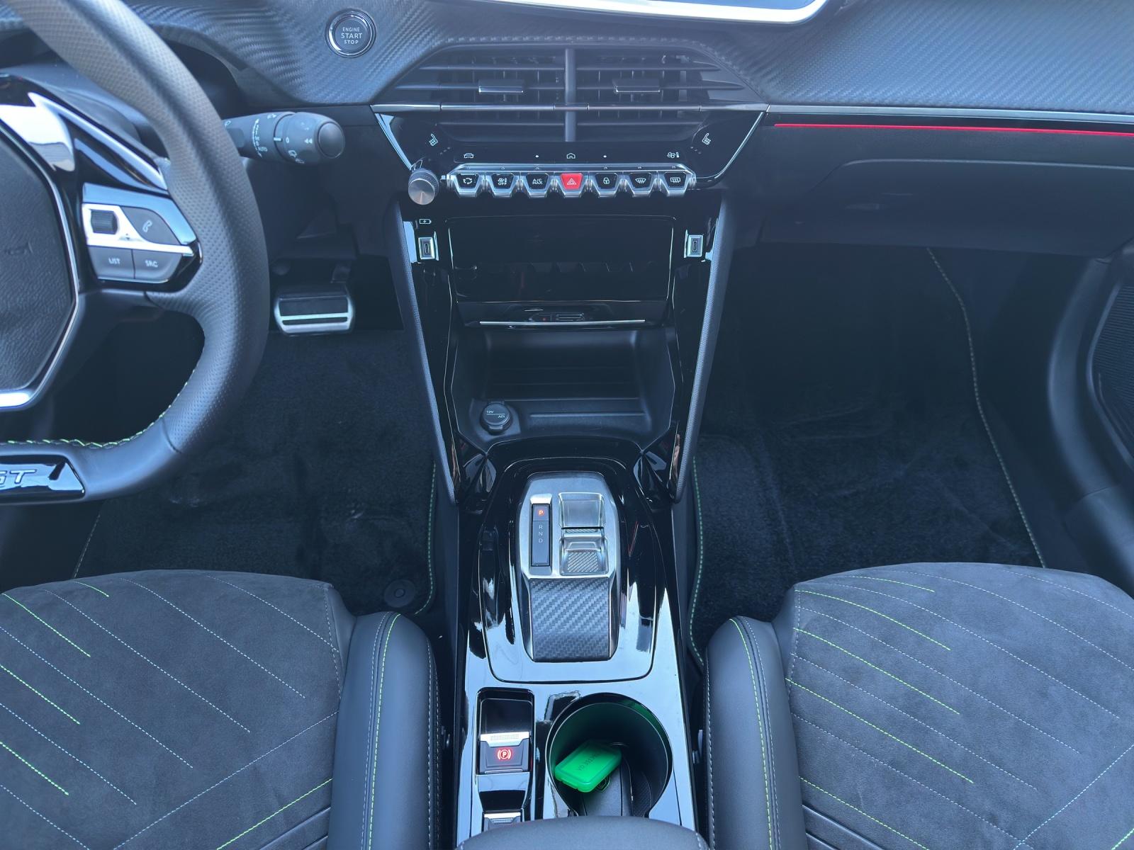 PEUGEOT 208 1.2 Hybrid 145 GT-image-13