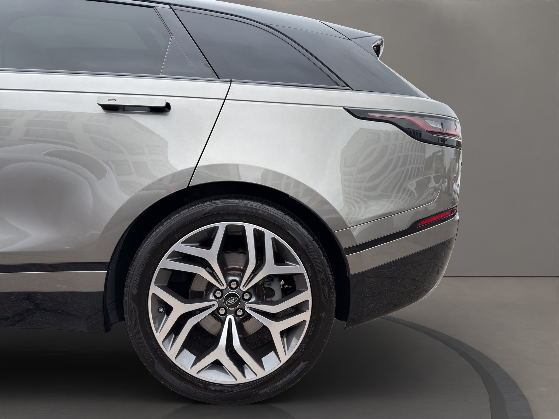 LAND ROVER Range Rover Velar R-Dynamic P 380 PS Automatic First Edition-image-15