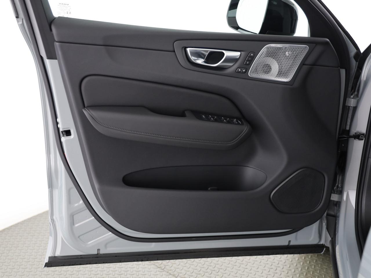 VOLVO XC60 2.0 T8 TE Black Edition eAWD-image-8