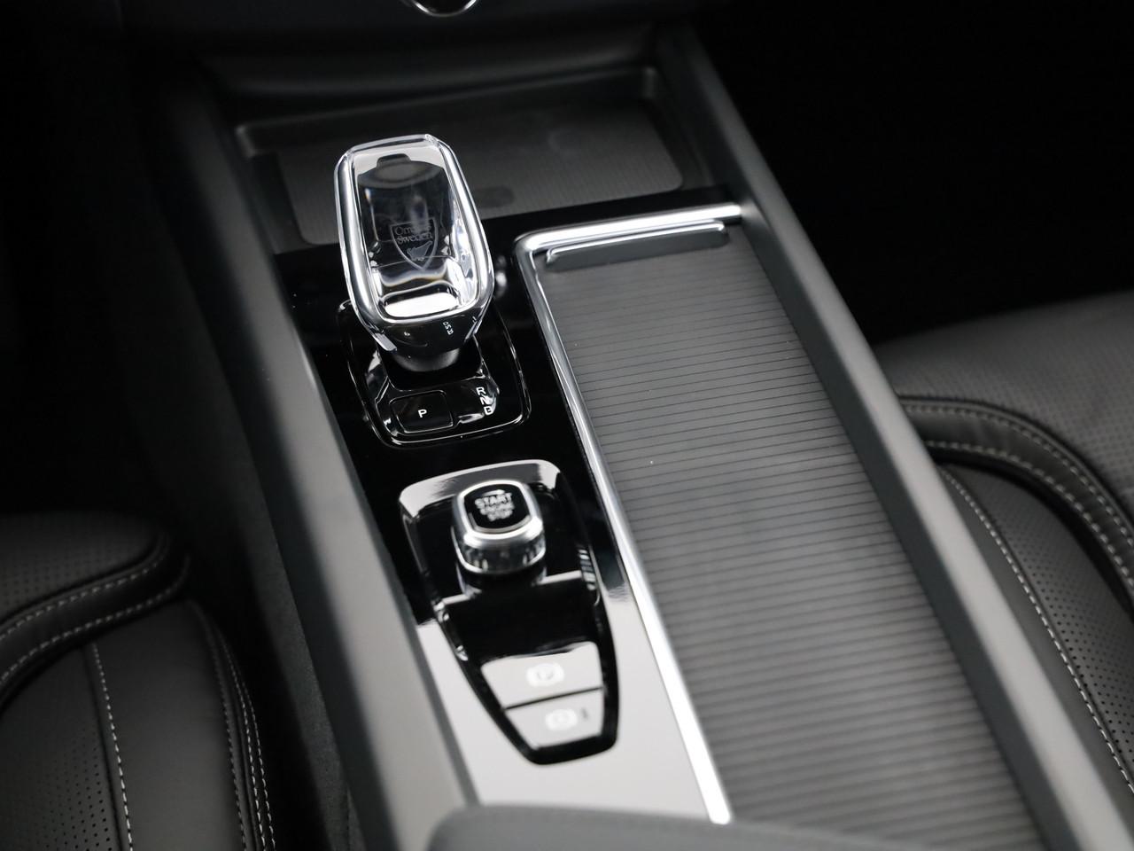 VOLVO XC60 2.0 T8 TE Black Edition eAWD-image-16