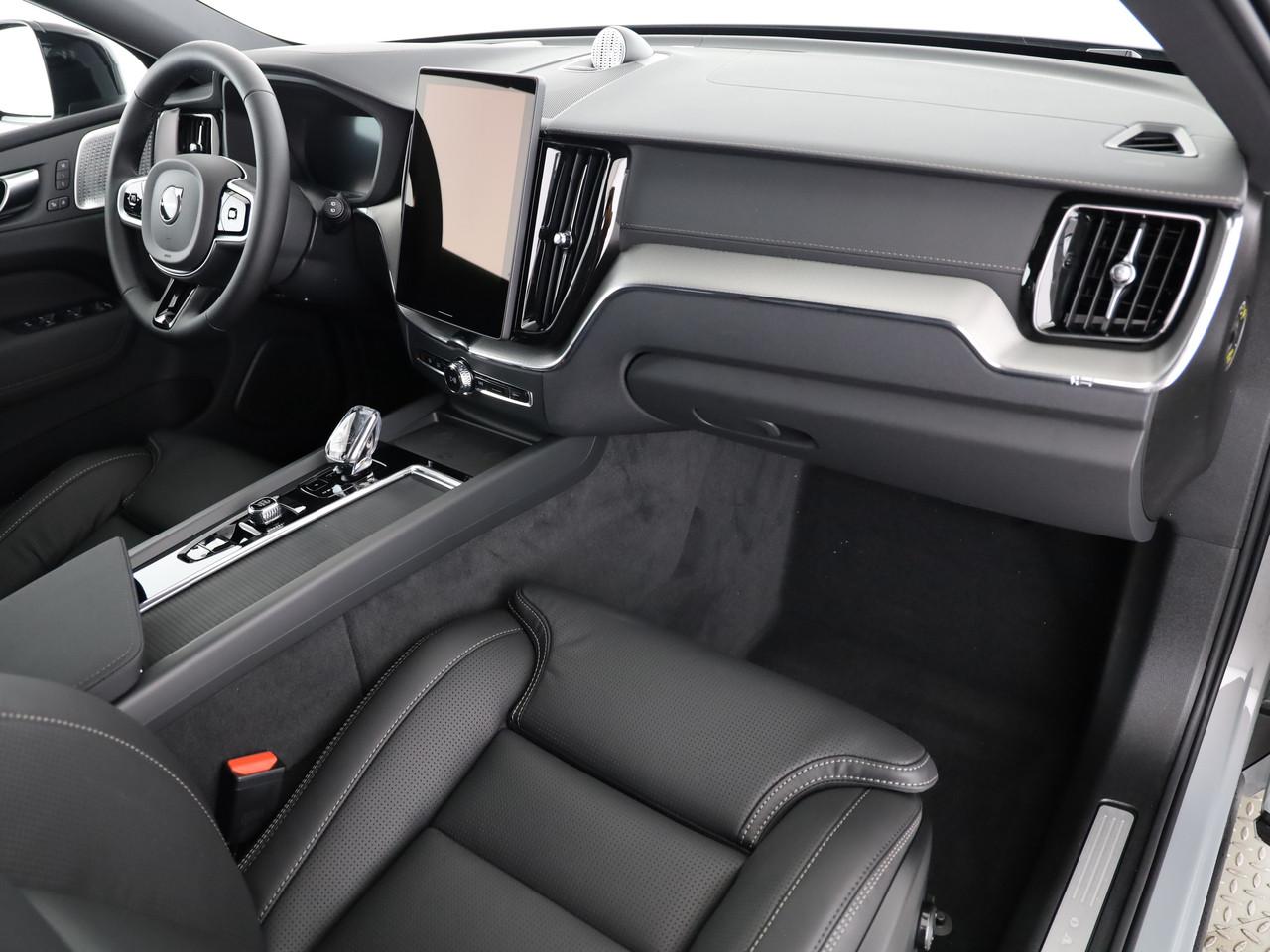 VOLVO XC60 2.0 T8 TE Black Edition eAWD-image-11