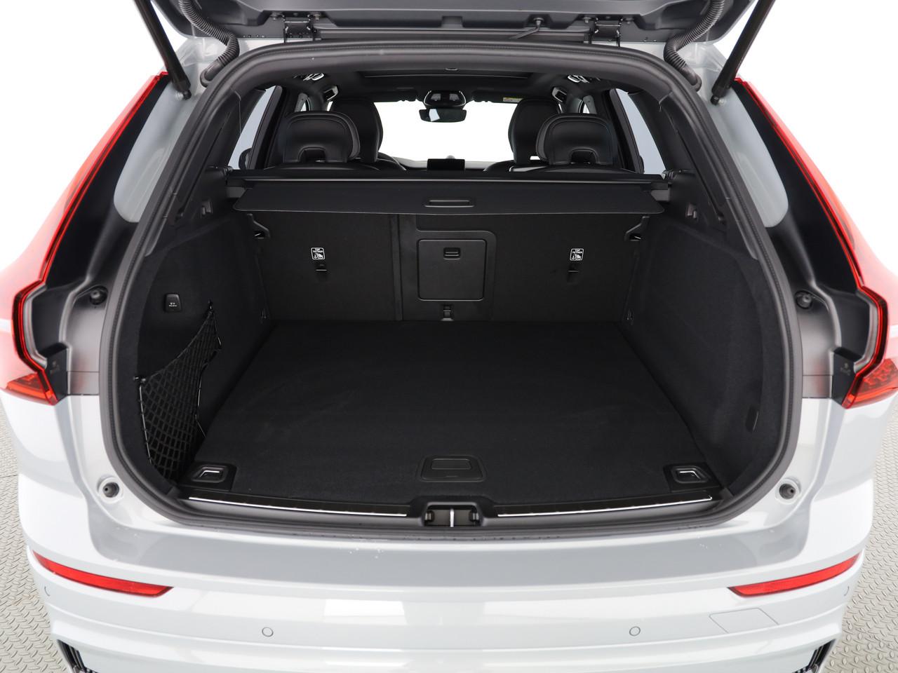 VOLVO XC60 2.0 T8 TE Black Edition eAWD-image-6