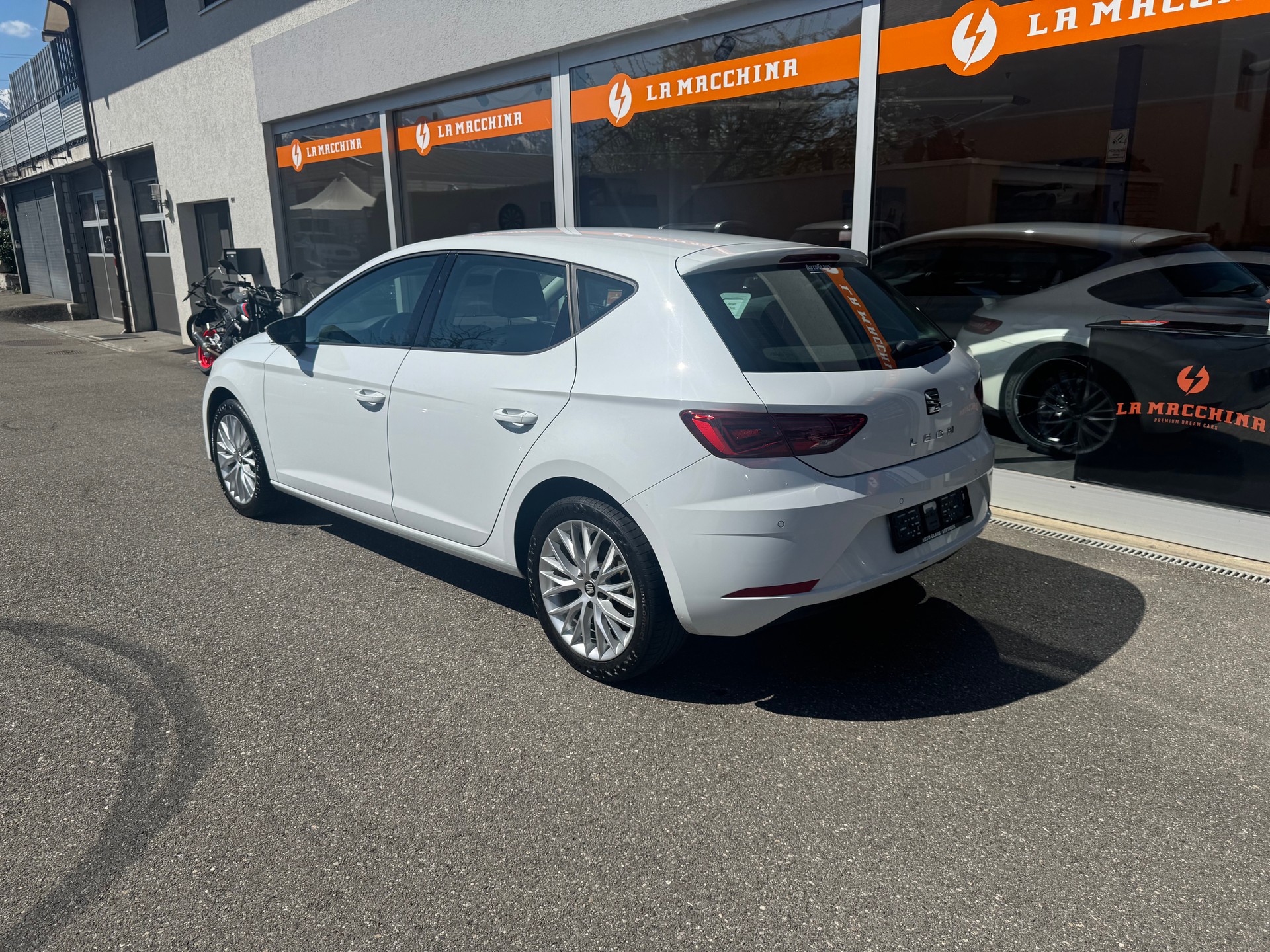 SEAT Leon 1.5 TSI EVO SWISS FR DSG-image-2