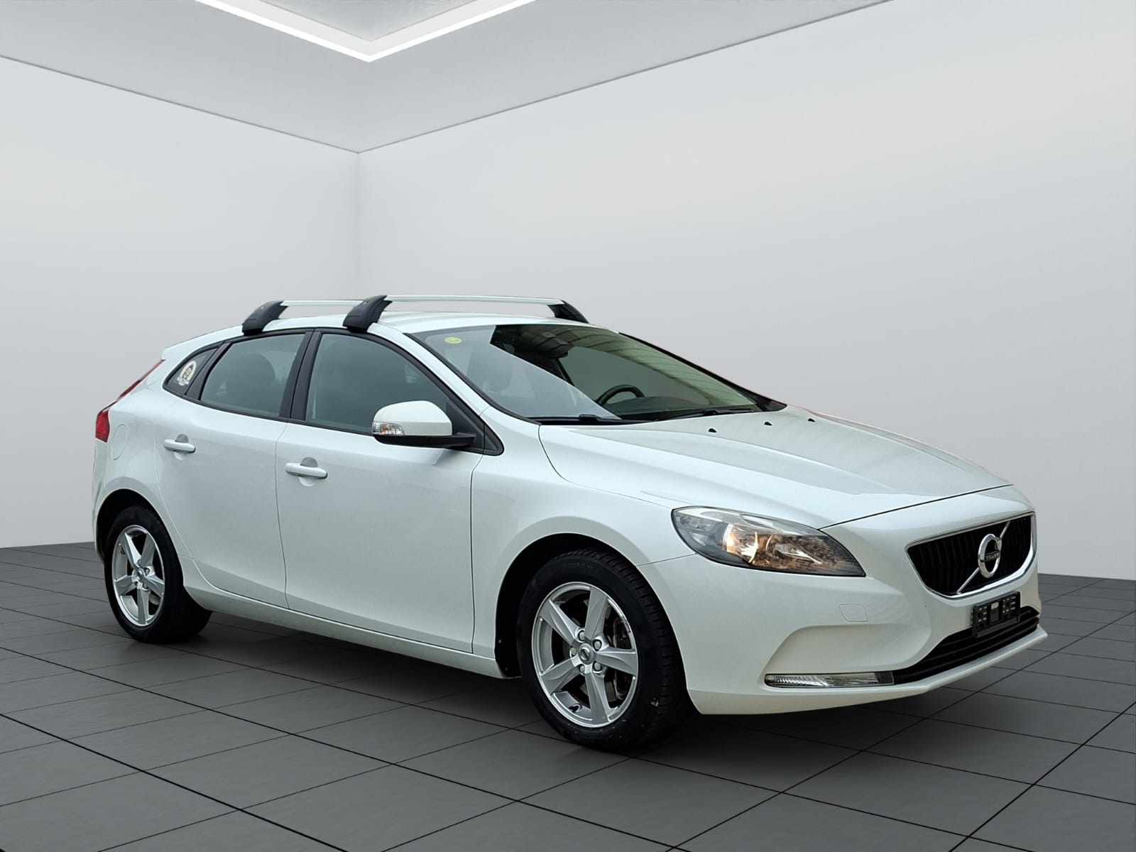 VOLVO V40 D3 Summum-image-2