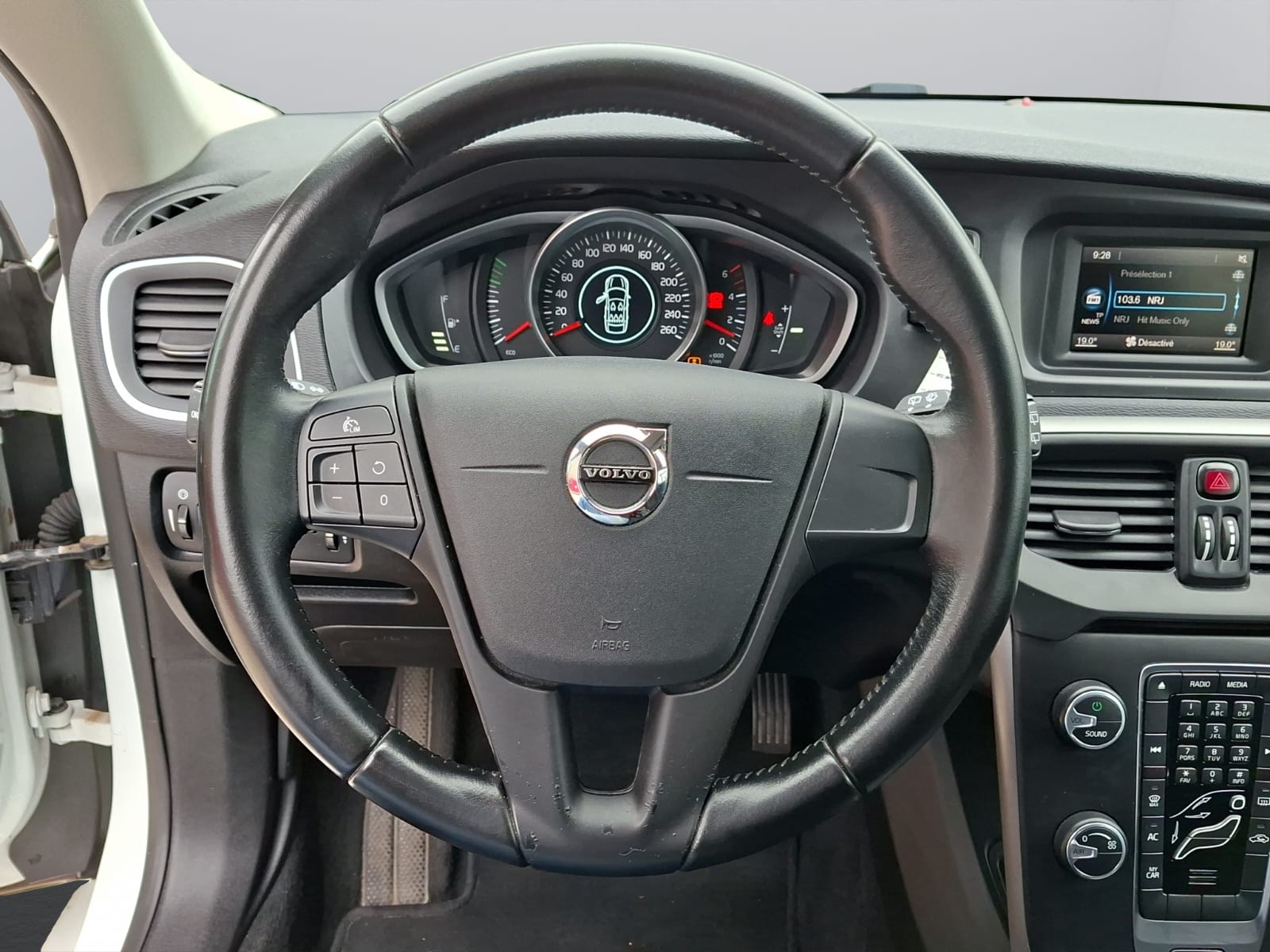 VOLVO V40 D3 Summum-image-12