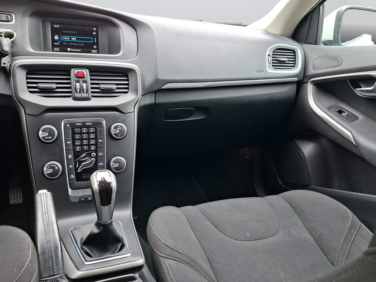 VOLVO V40 D3 Summum-image-13