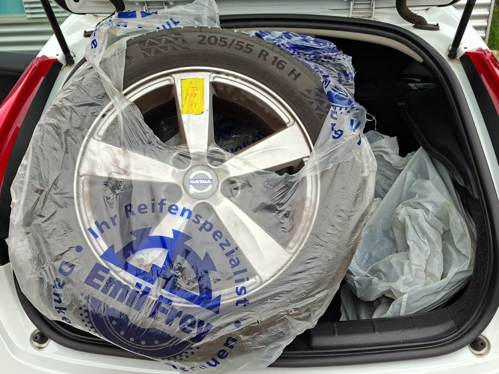 VOLVO V40 D3 Summum-image-16
