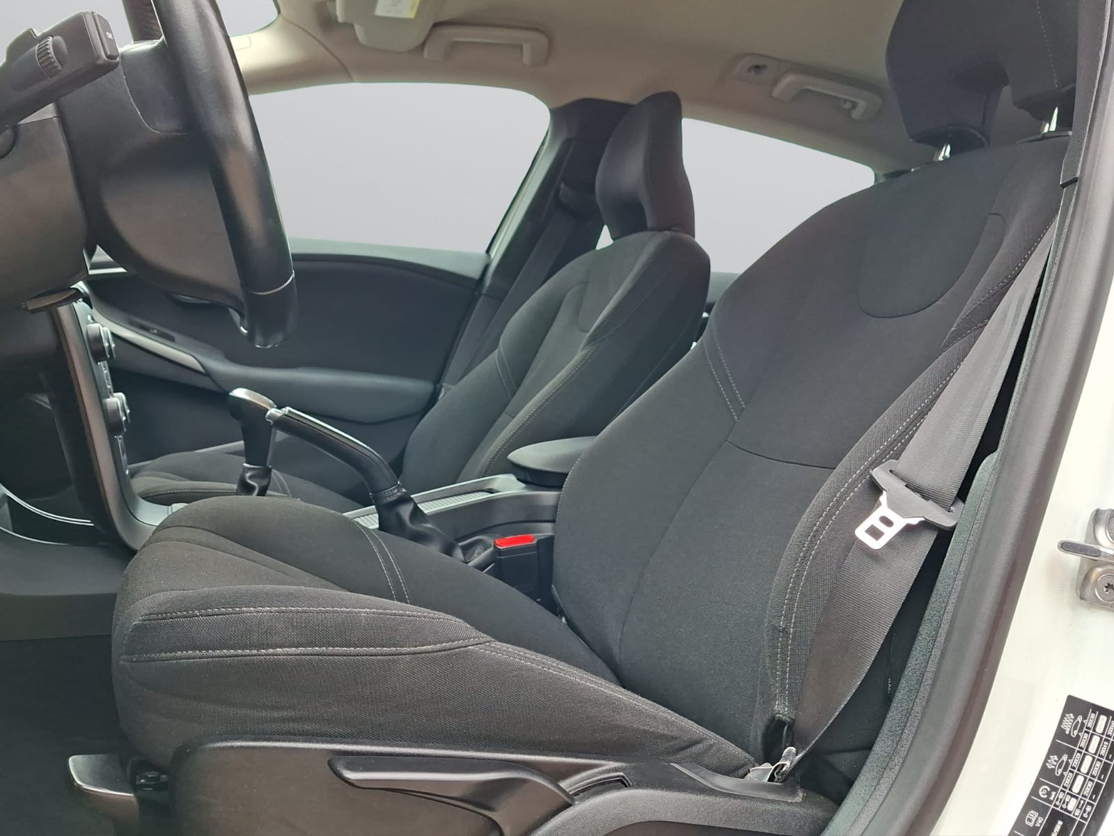VOLVO V40 D3 Summum-image-9
