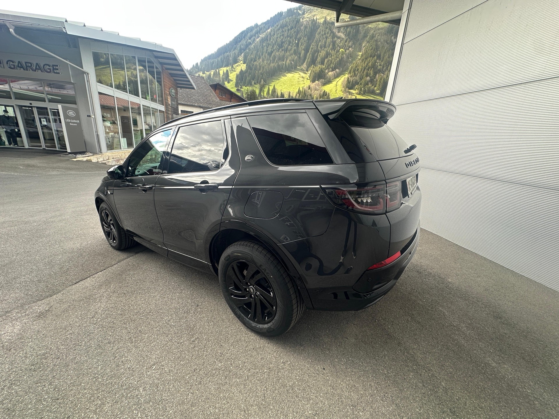 LAND ROVER Discovery Sport 1.5 T 270e Dynamic S-showroom-element-2