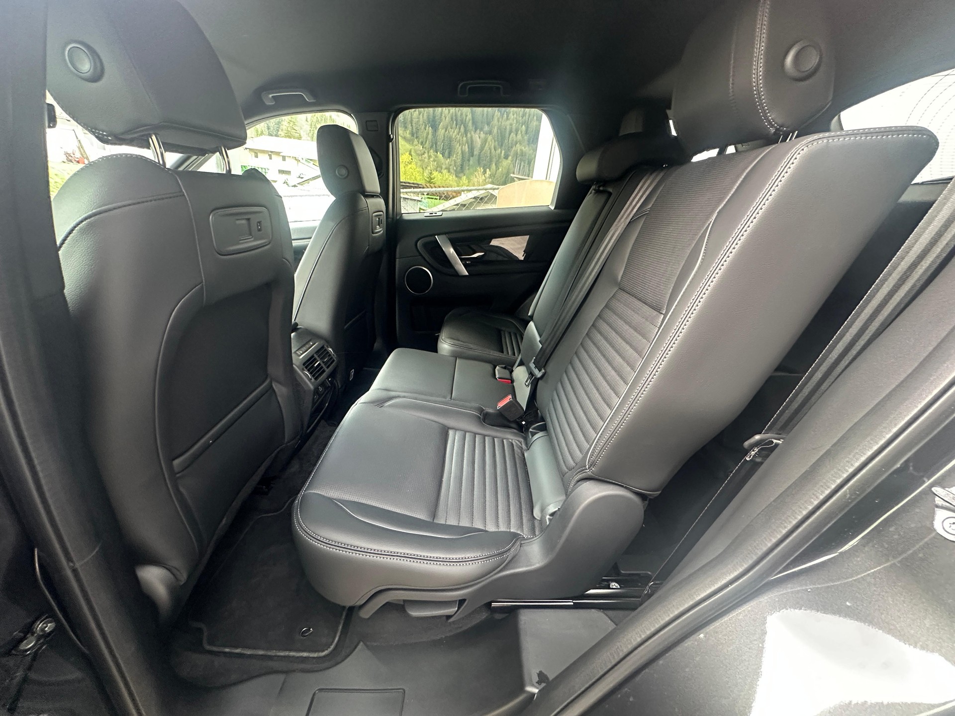 LAND ROVER Discovery Sport 1.5 T 270e Dynamic S-image-10