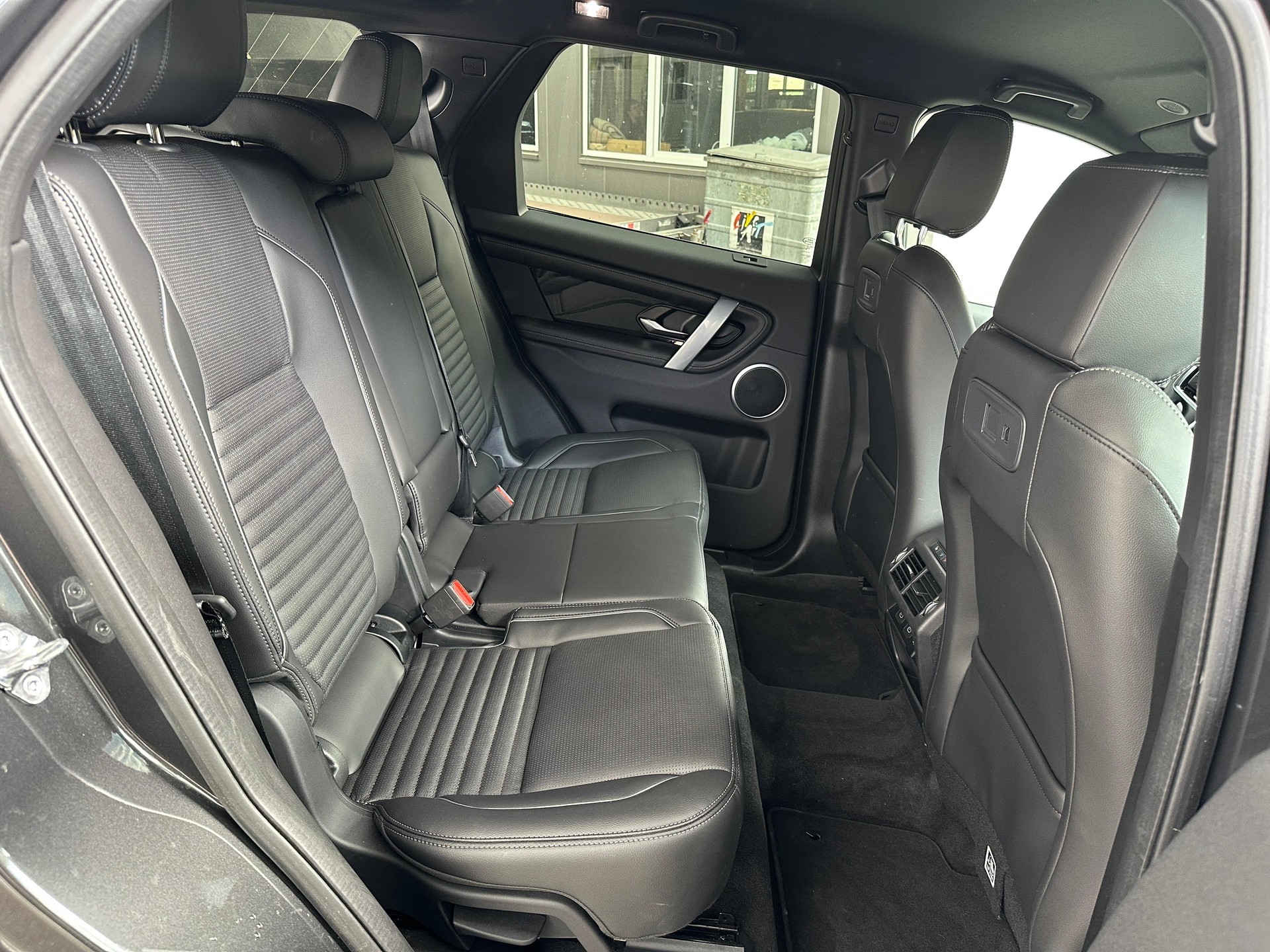 LAND ROVER Discovery Sport 1.5 T 270e Dynamic S-image-14