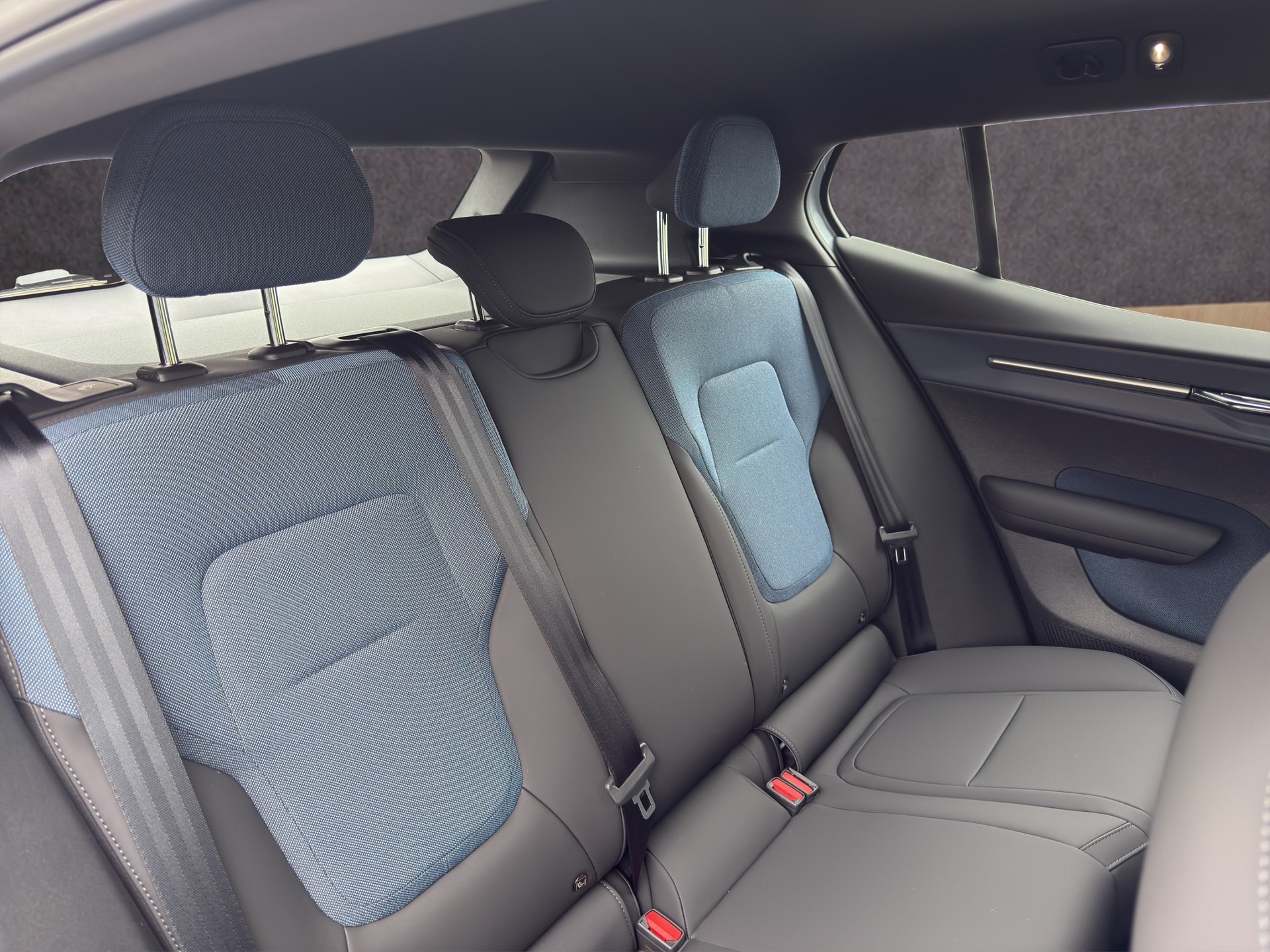 VOLVO EX30 E60 Twin Plus Performance AWD-image-16
