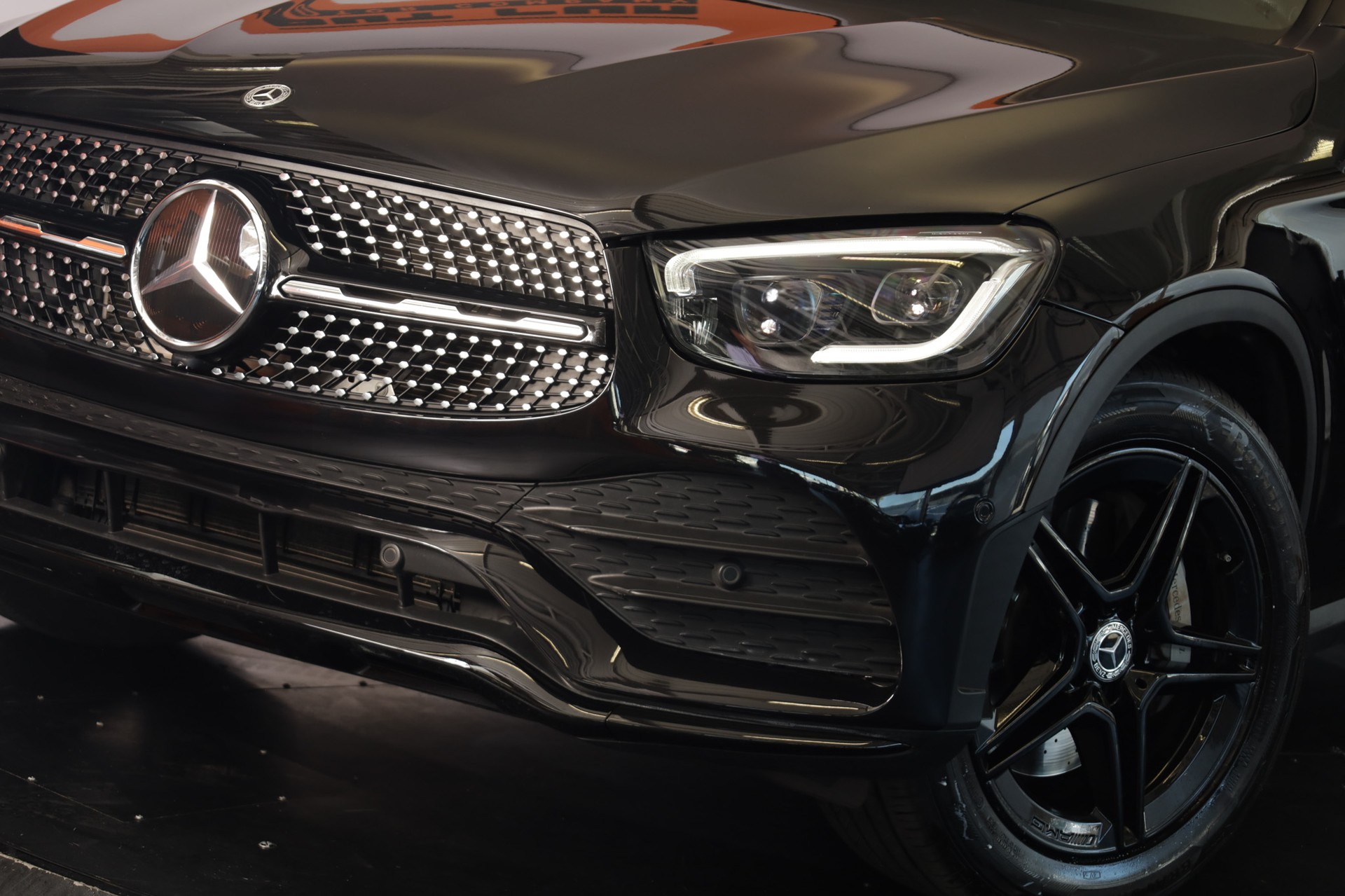 MERCEDES-BENZ GLC 200 AMG Line 4Matic 9G-Tronic-image-19