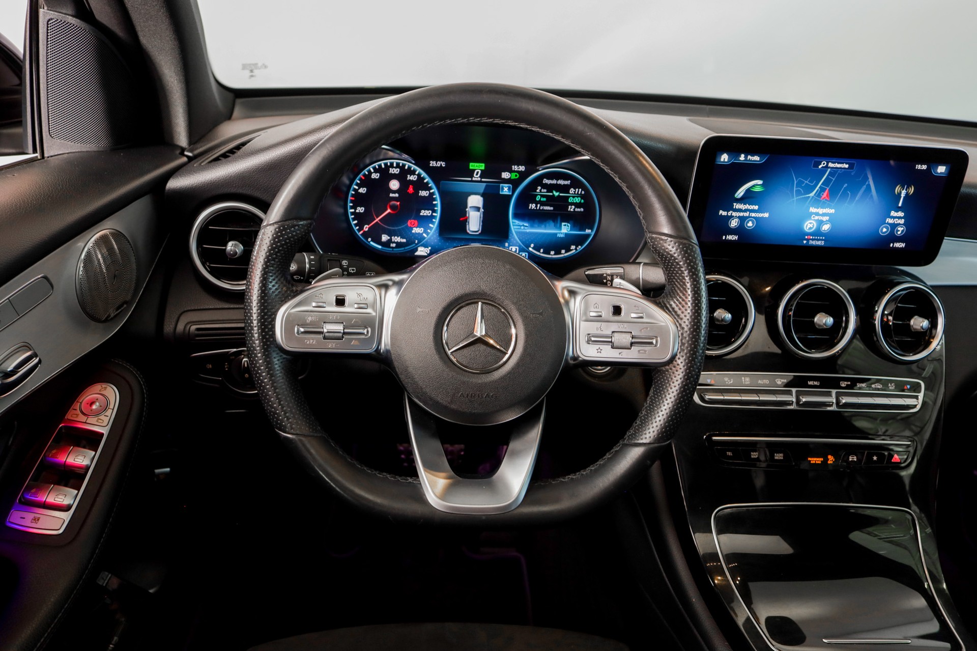 MERCEDES-BENZ GLC 200 AMG Line 4Matic 9G-Tronic-image-12