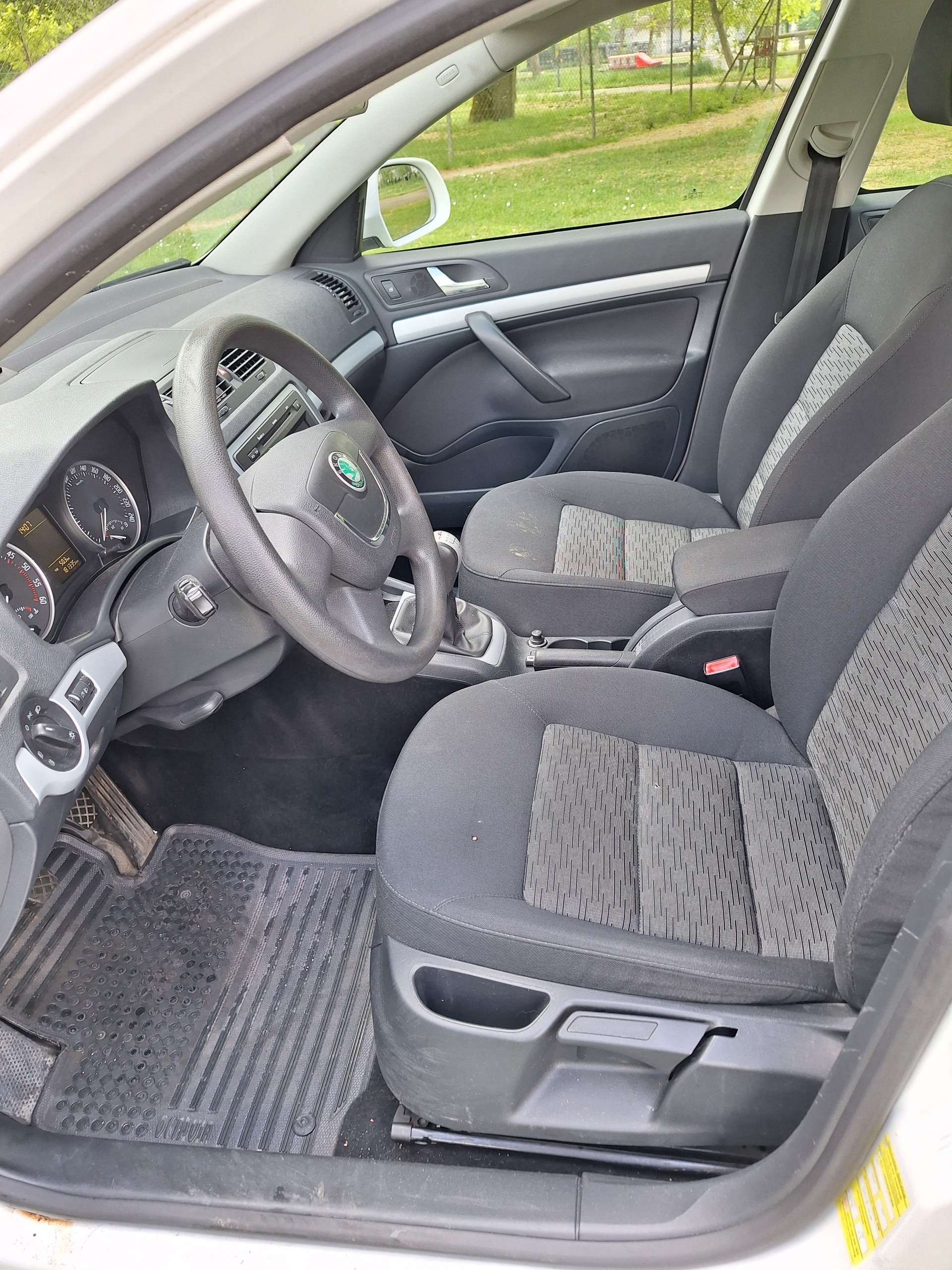 SKODA 1.6 TDI 4x4-image-7