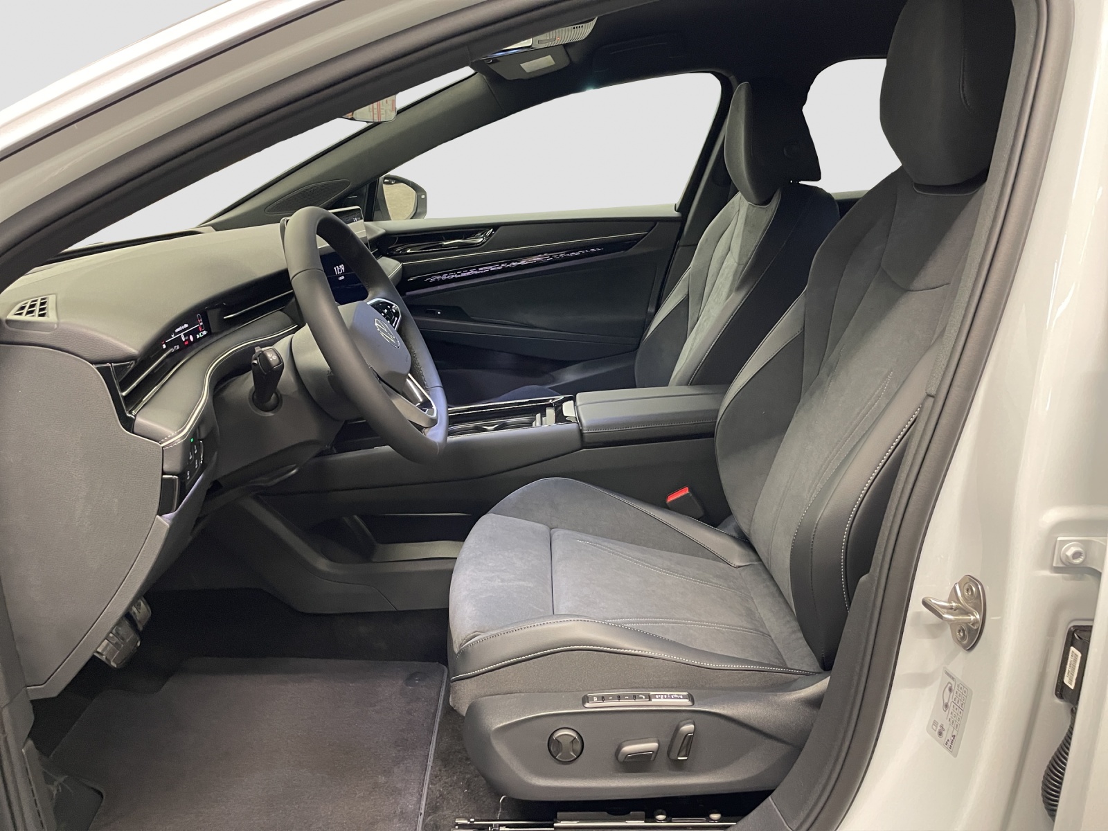VW ID.7 Tourer Pro 77 kWh United-image-8