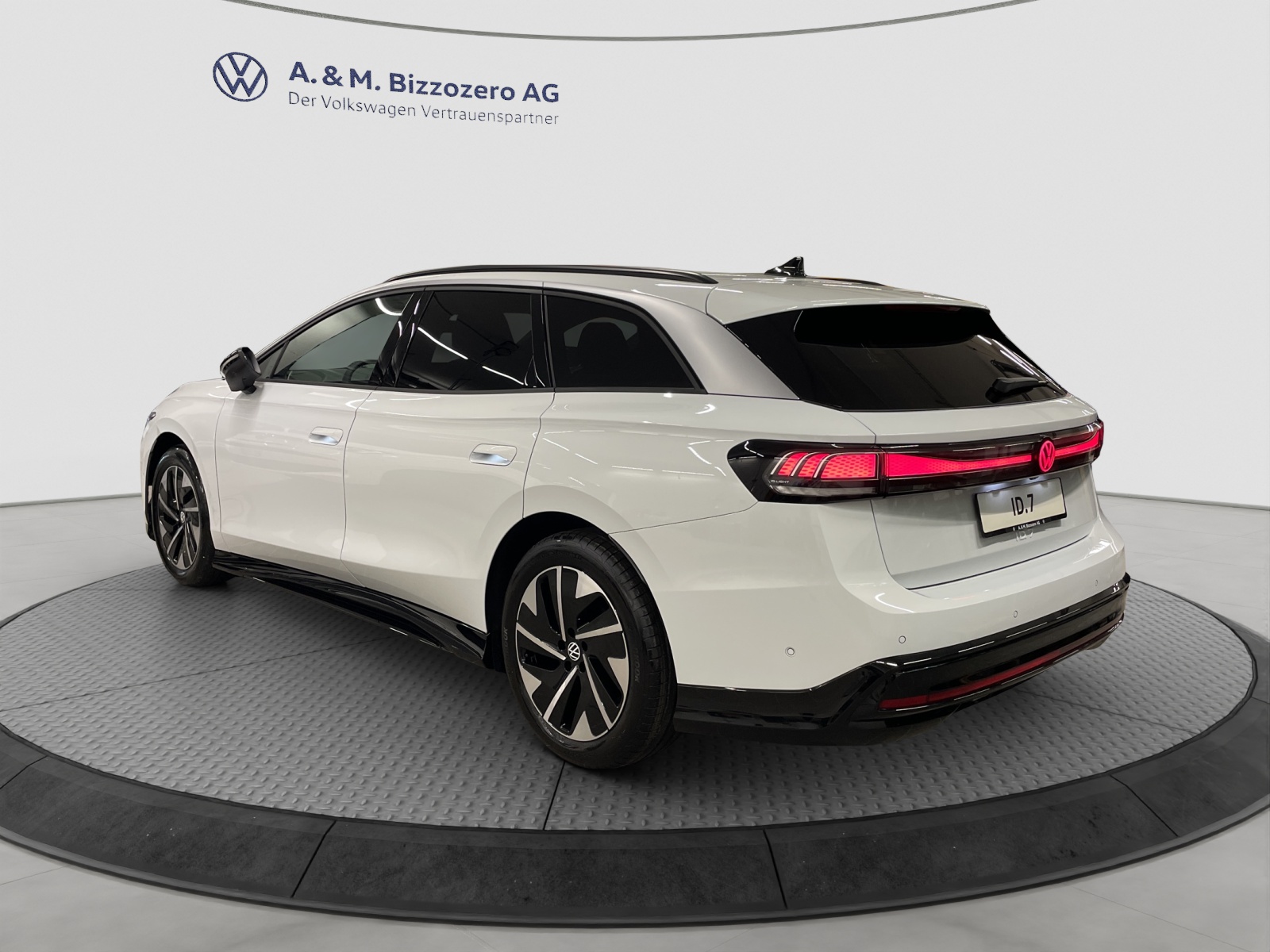 VW ID.7 Tourer Pro 77 kWh United-image-2