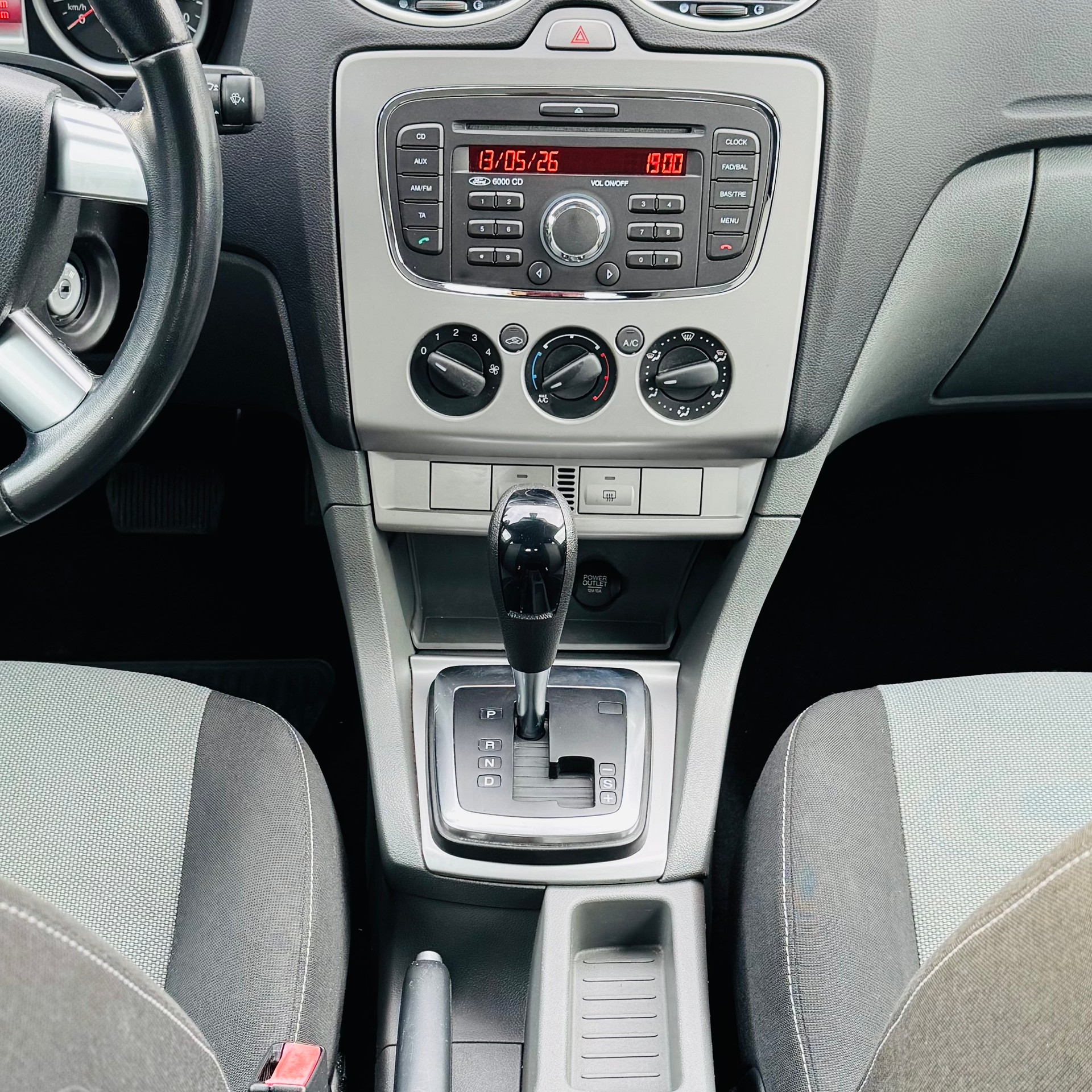 FORD Focus 1.6i Carving Automatic-image-7
