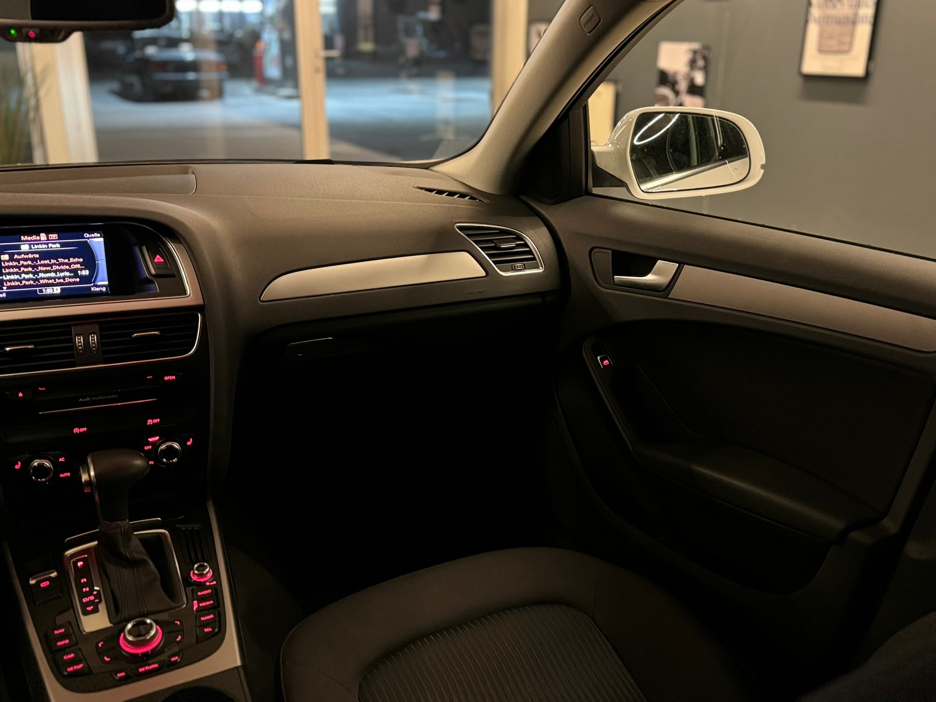 AUDI A4 Avant 1.8 TFSI multitronic-image-14
