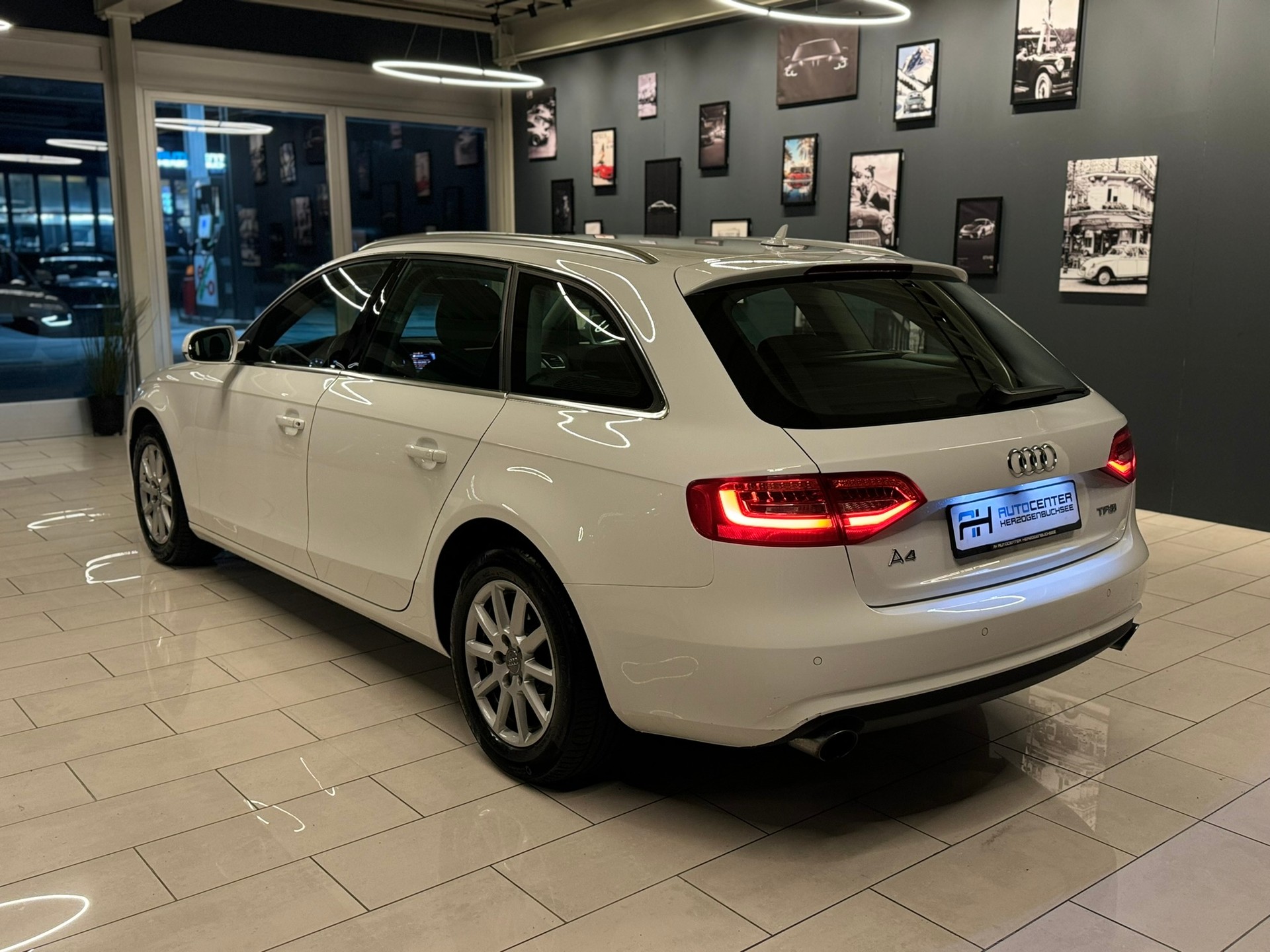 AUDI A4 Avant 1.8 TFSI multitronic-image-4