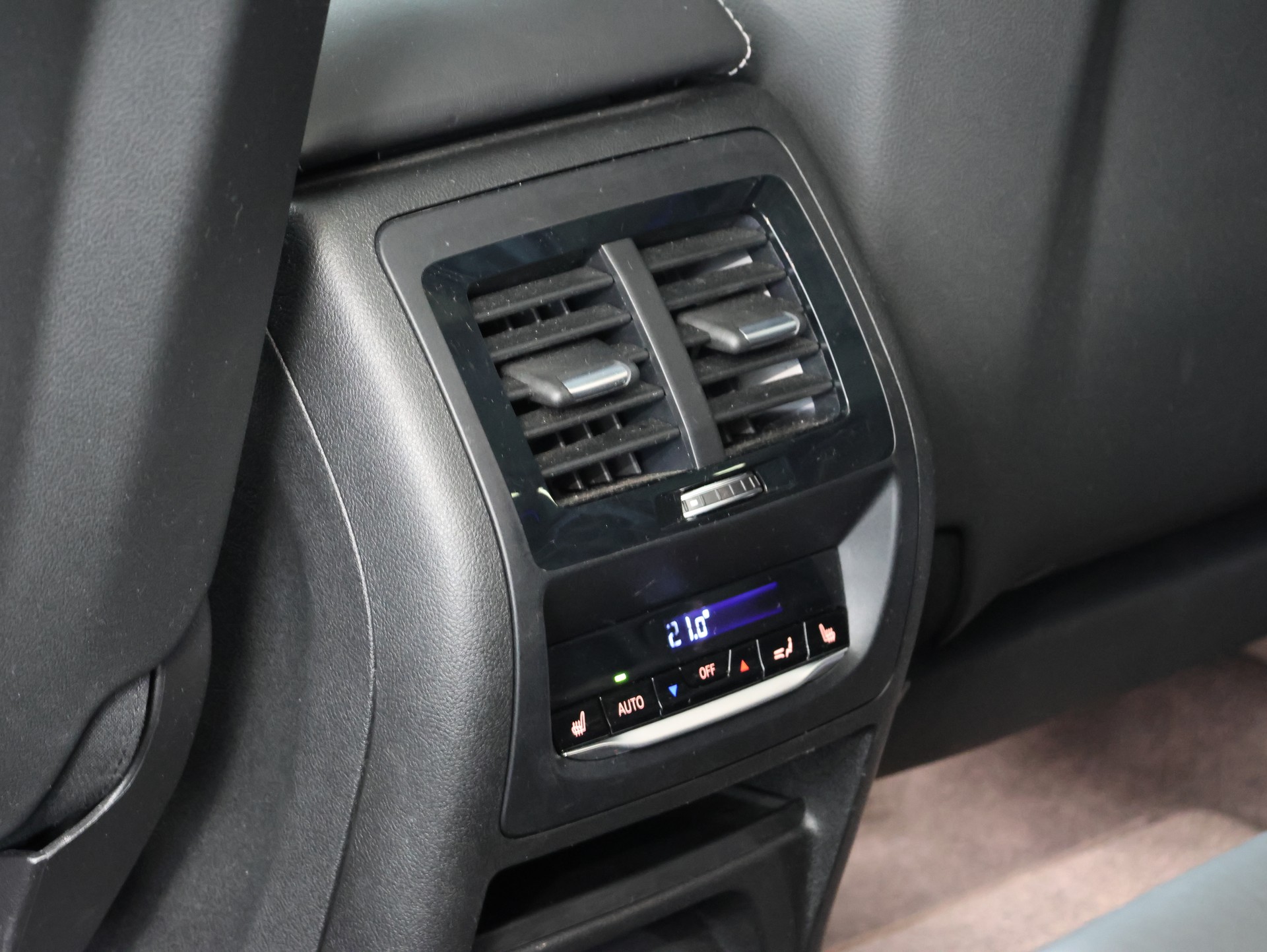 BMW X3 xDrive M Competition Steptronic *Carbon Lenkrad*Panorama*Harman/Kardon*Ambientebeleuchtung*-image-26