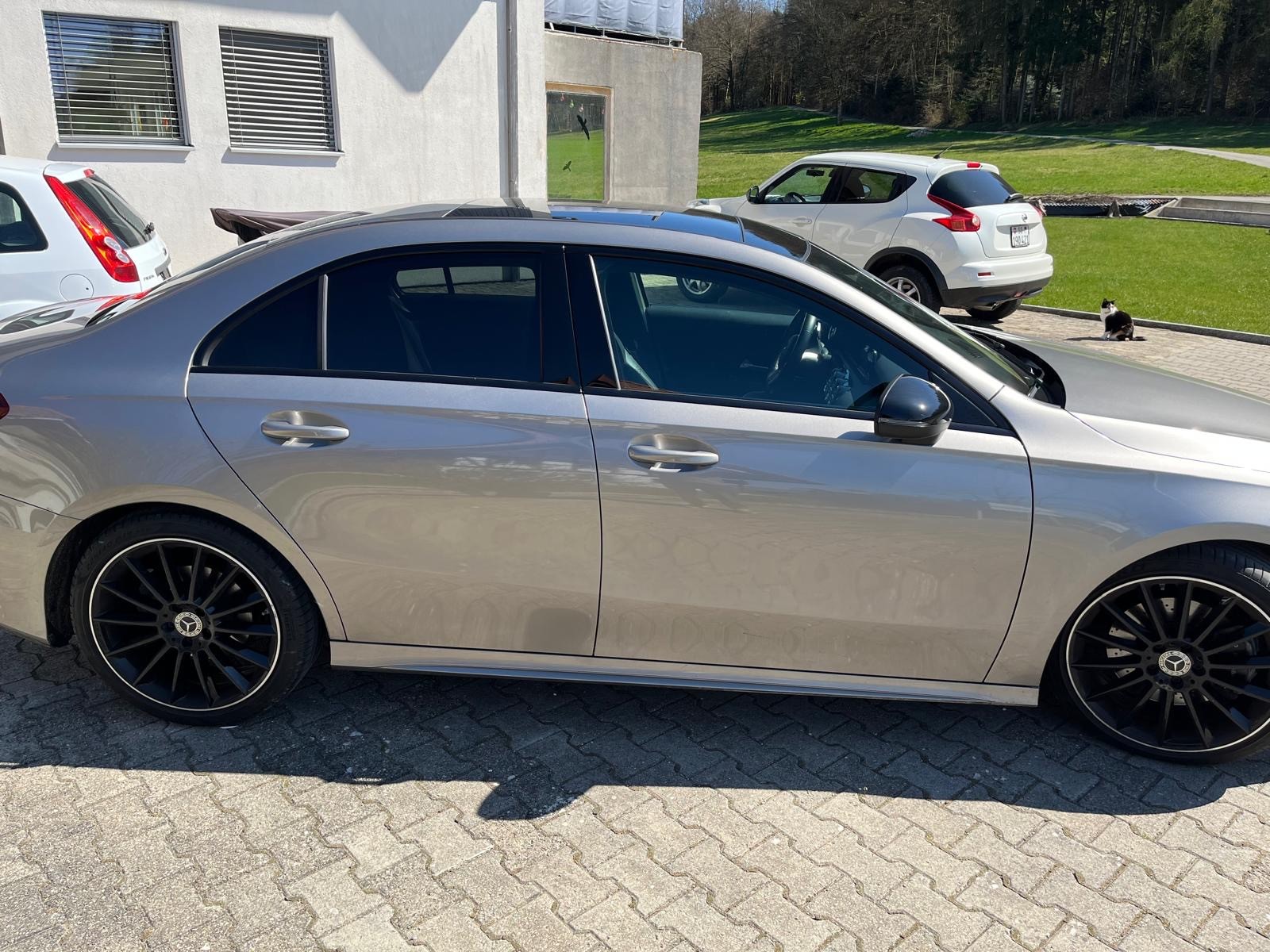 MERCEDES-BENZ A 220-image-2
