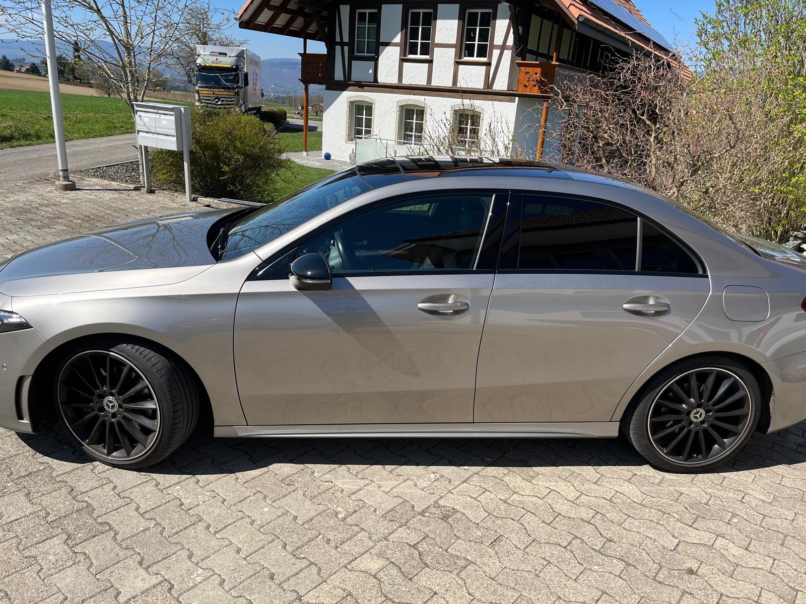 MERCEDES-BENZ A 220-image-4