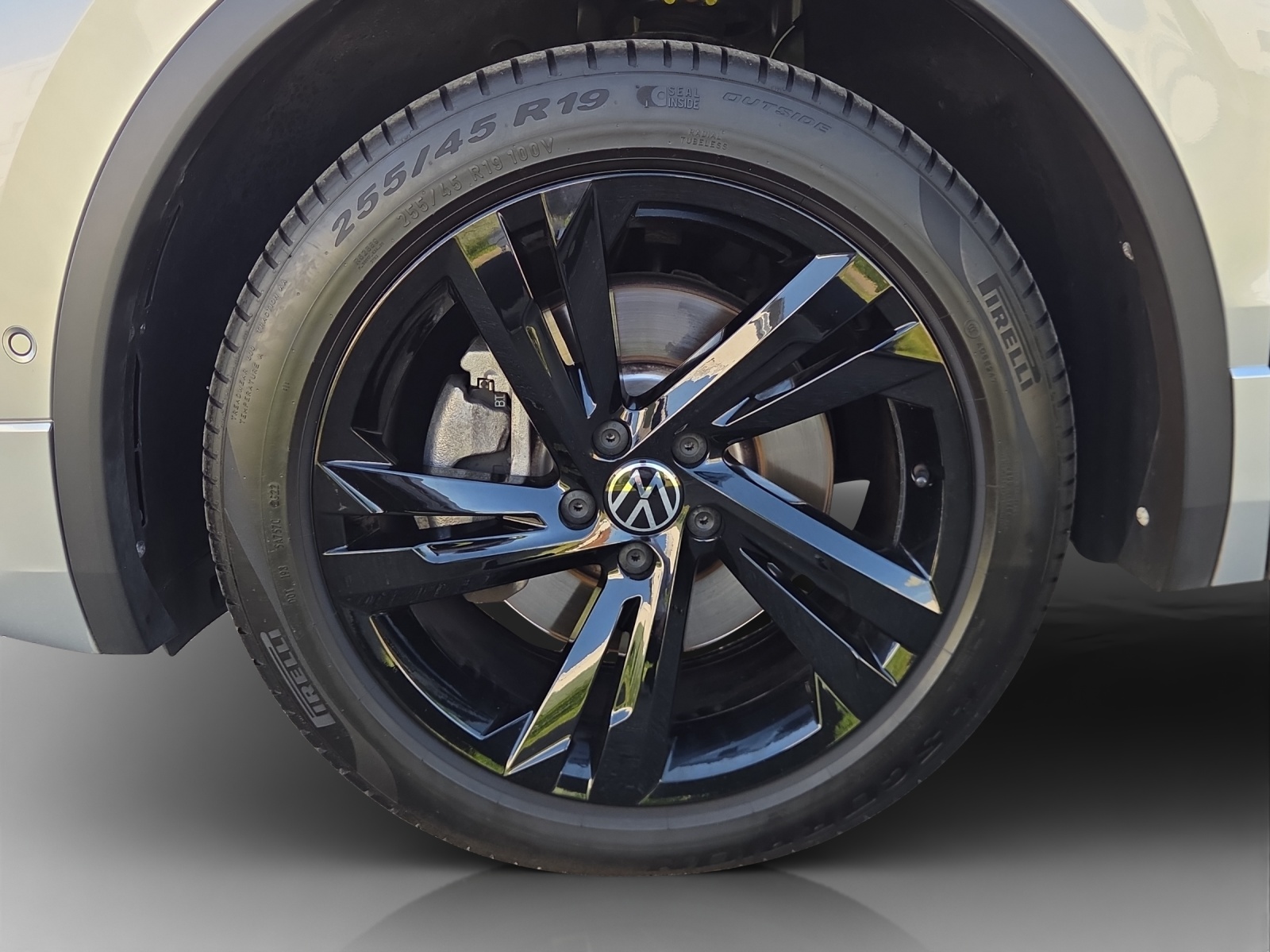 VW Tiguan 2.0TSI R-Line 4Motion DSG-image-13