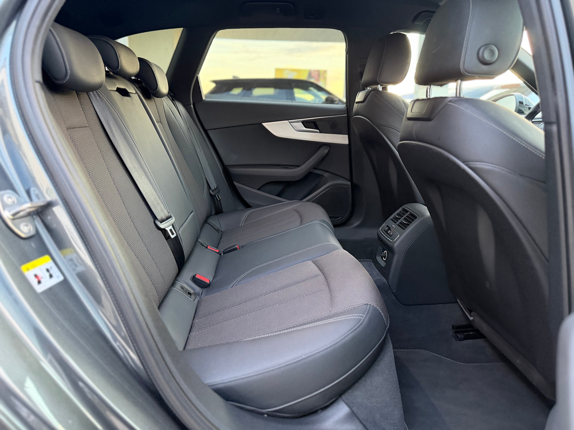 AUDI A4 Avant 2.0 TFSI Sport quattro S-tronic-image-12